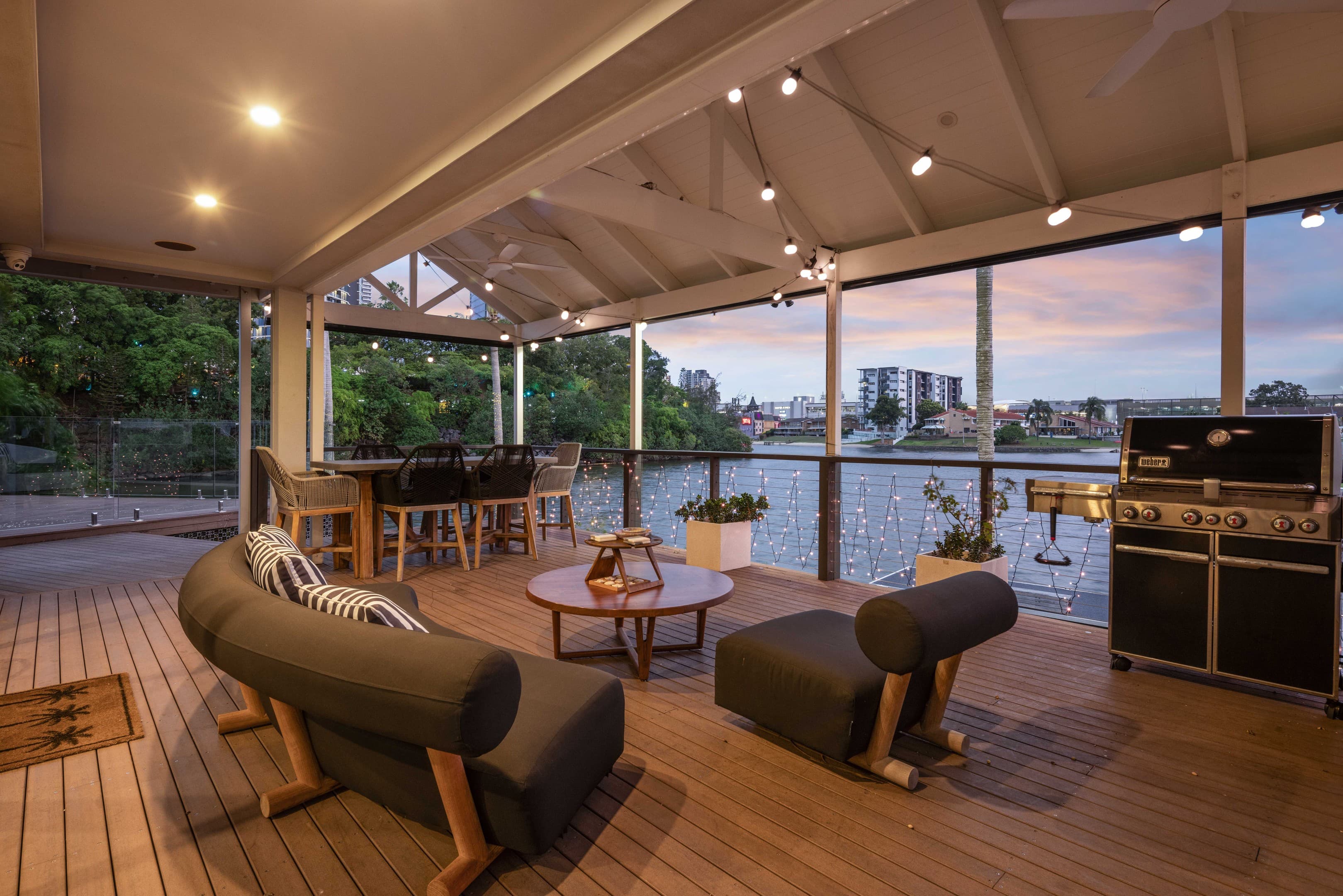2 Merrimac Boulevard, Broadbeach Waters