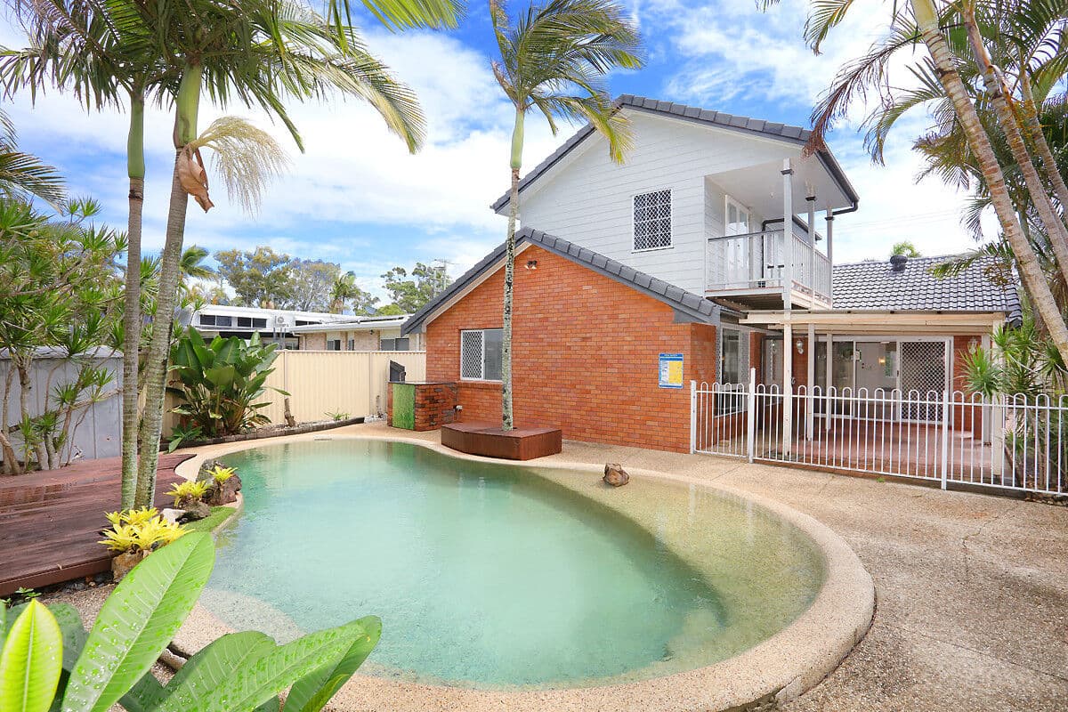 157 Paradise Parade, Hollywell — photo 1 of 5