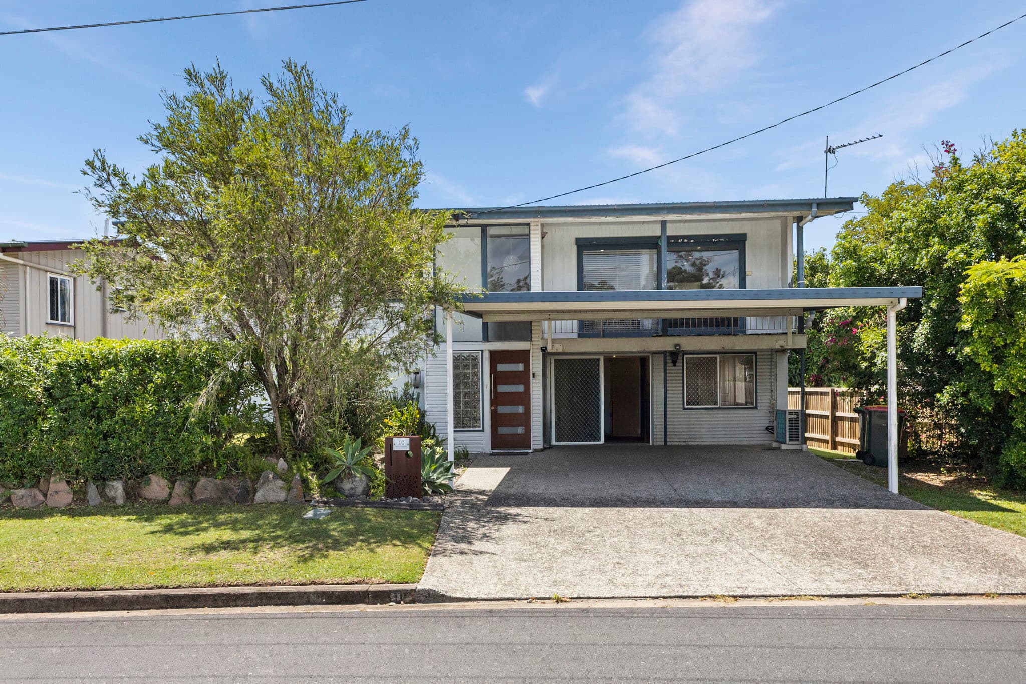 10 Burril Crescent, Ferny Hills, Ferny Hills — photo 1 of 5