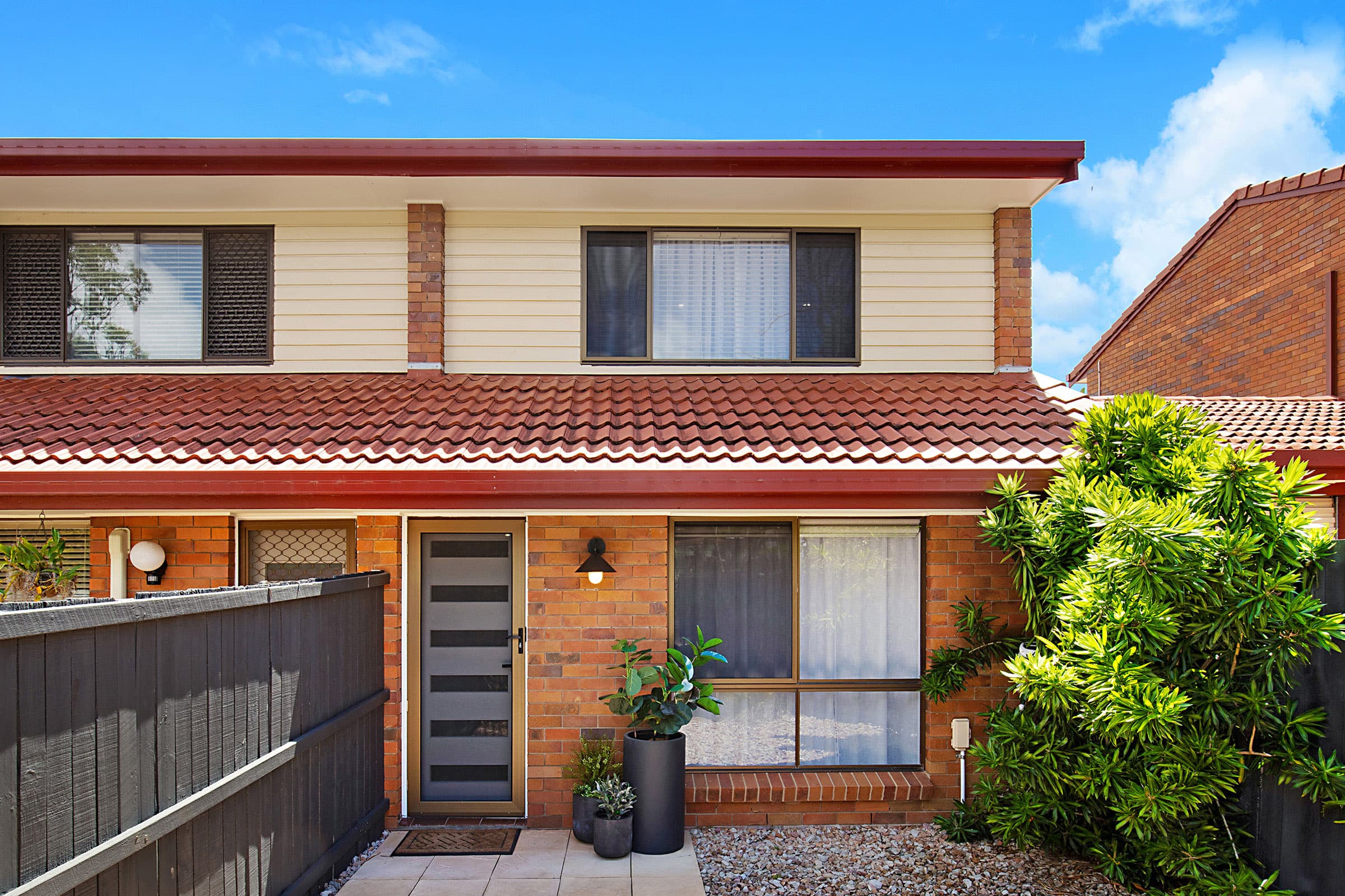 27/111 Barbaralla Drive, Springwood, Springwood — photo 1 of 5