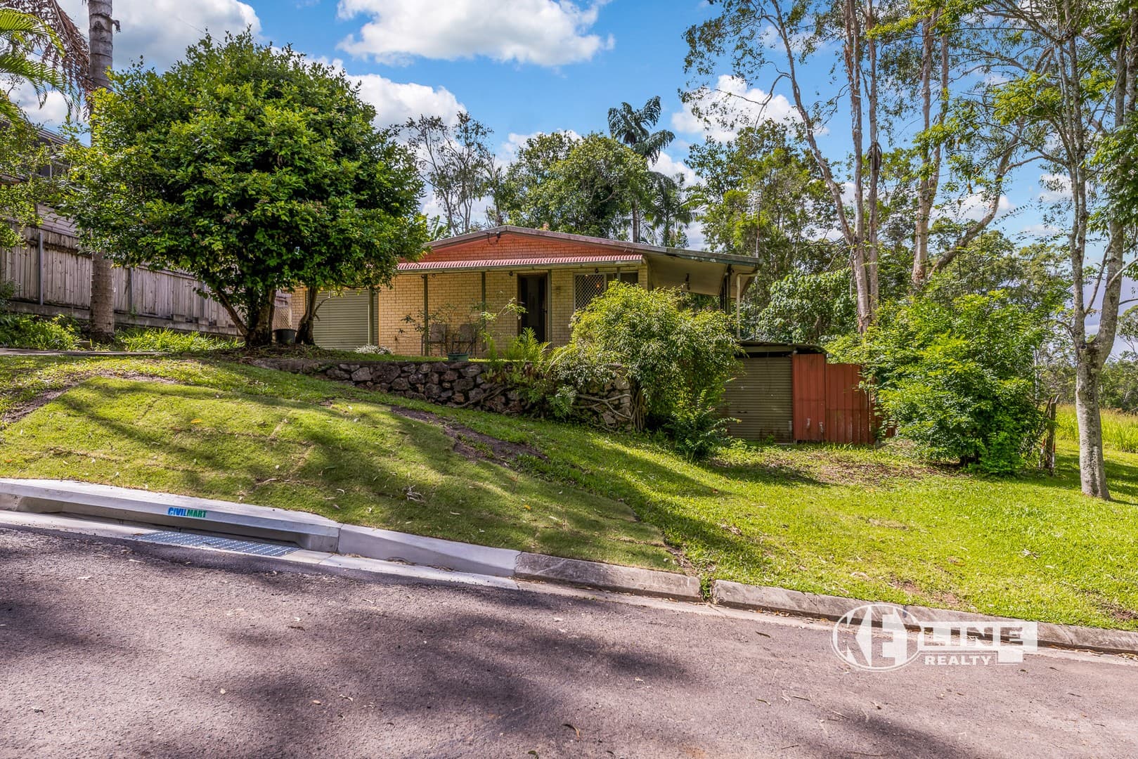 15 Bangalow Street, Highworth, Highworth — photo 1 of 5