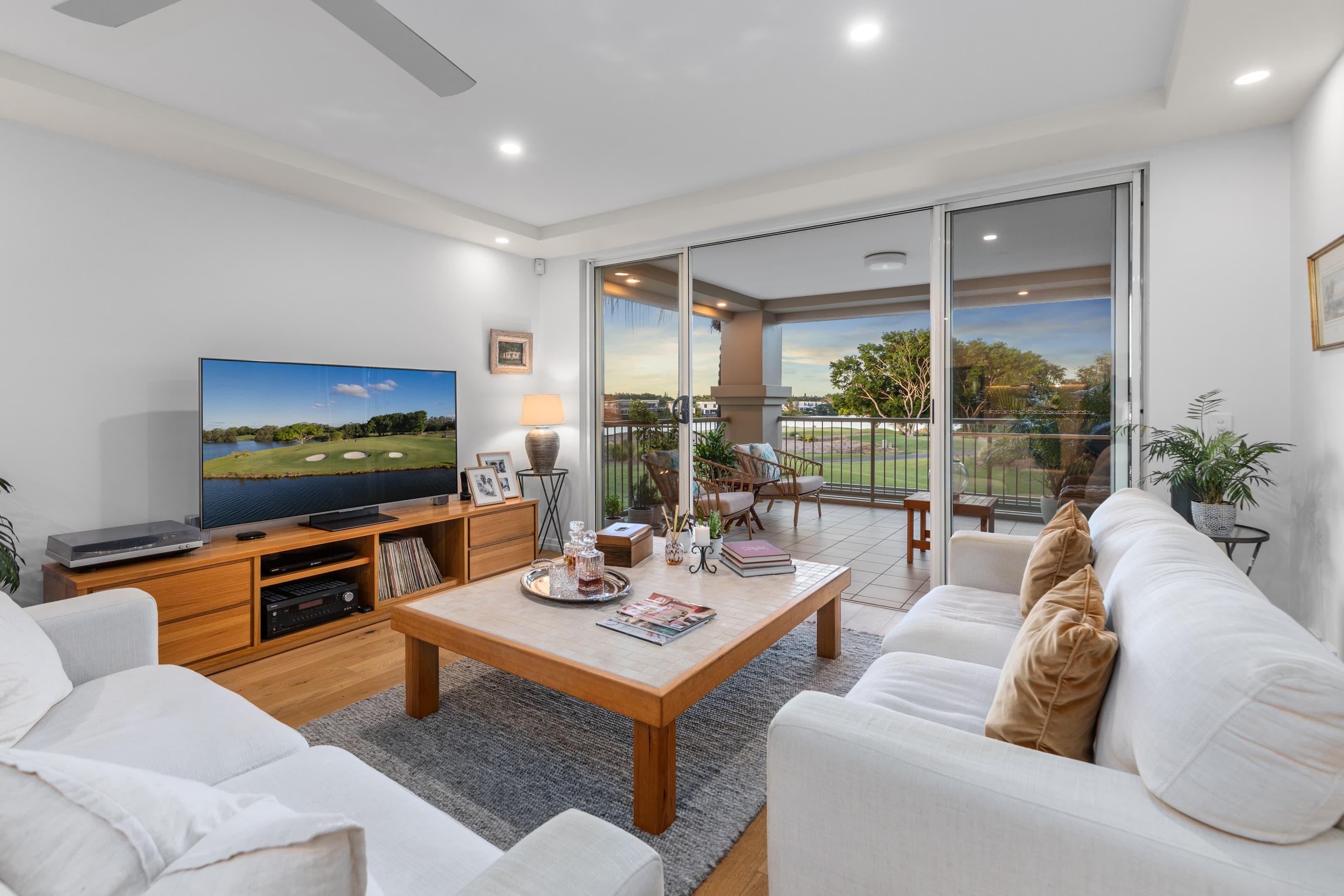 8429 Magnolia Drive East, Hope Island - Image 1