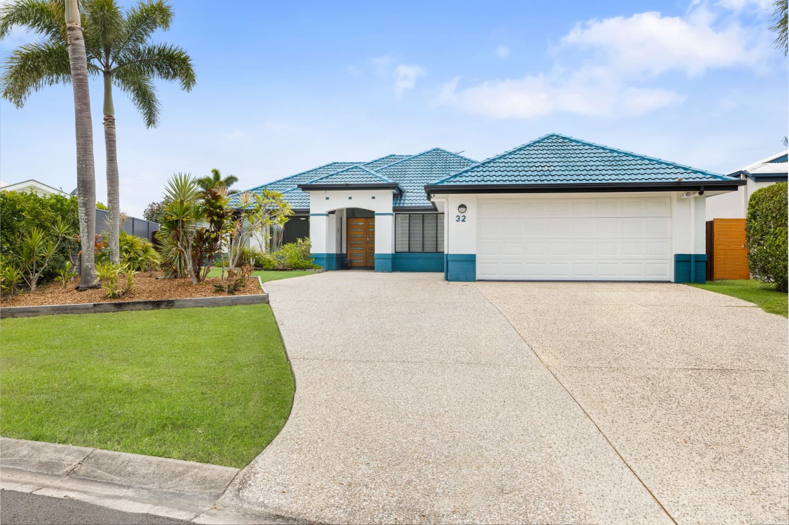 32 Wallaby Circuit, Pelican Waters — photo 1 of 5