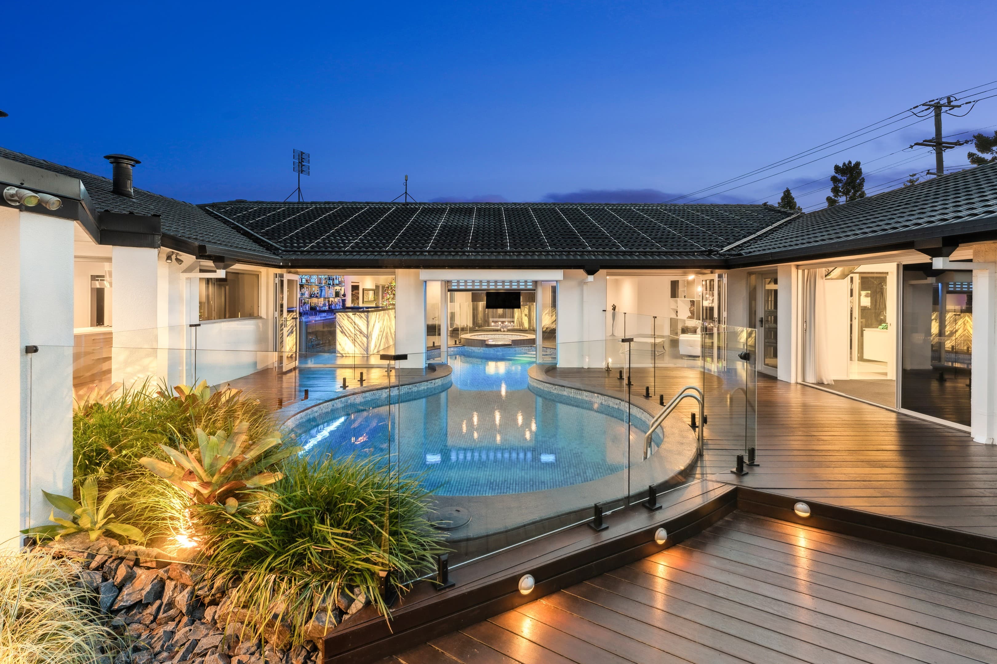 728 Nerang Broadbeach Road & 6 Reid Court, Carrara — photo 1 of 5