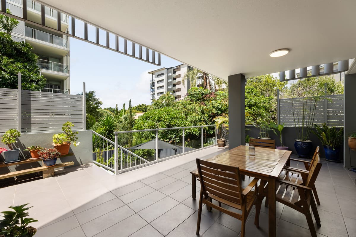 4/28 Carl Street, Woolloongabba, Woolloongabba — photo 1 of 5