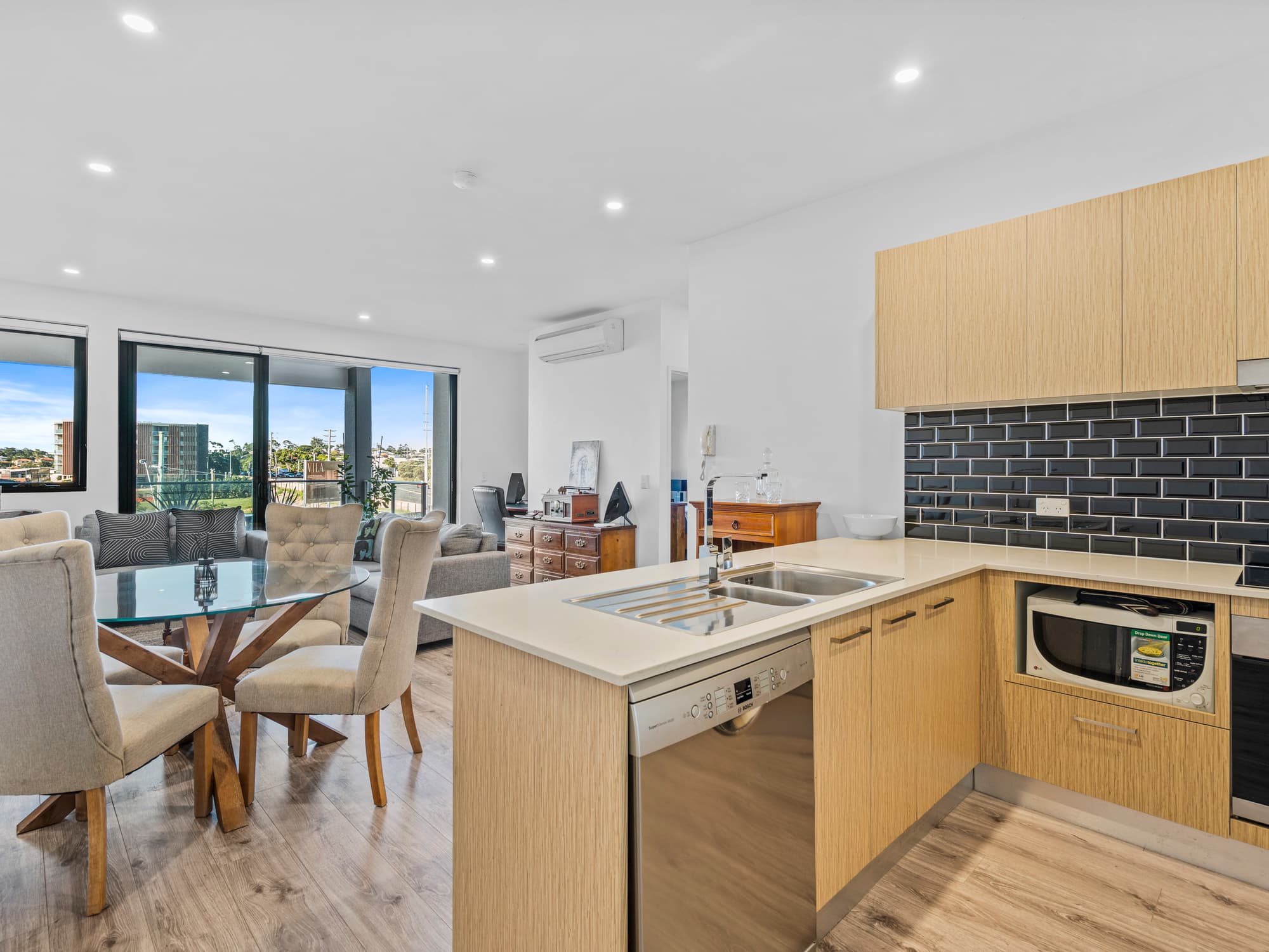 509/57 Ludwick Street, Cannon Hill - Image 1