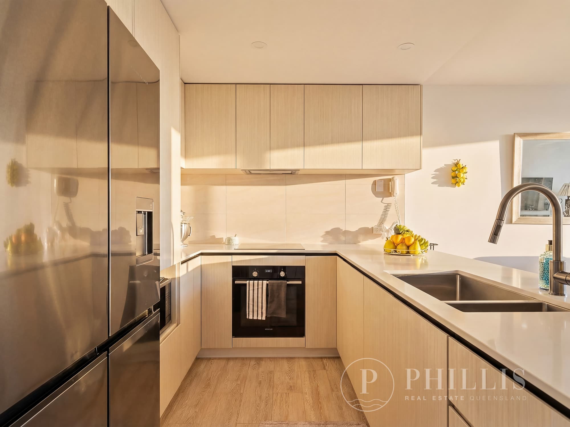 5313 Harbourview Drive, Hope Island — photo 1 of 5