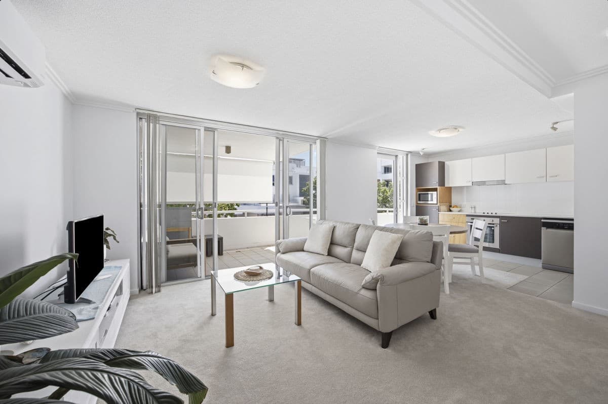 2 Arbour Ave, Robina — photo 1 of 5