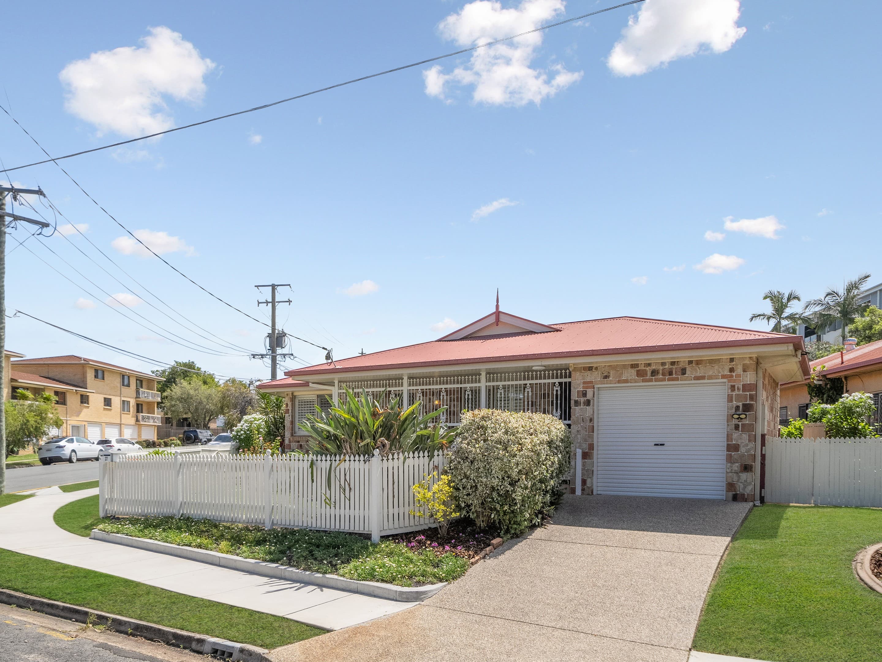 37 Humpybong Esplanade, Redcliffe, Redcliffe — photo 1 of 5