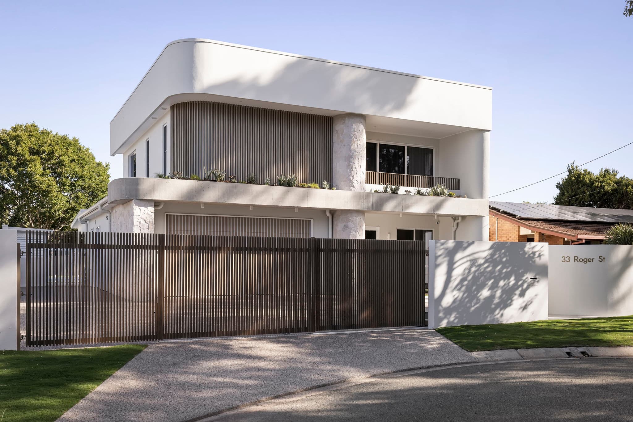 33 Roger Street, Birkdale — photo 1 of 5