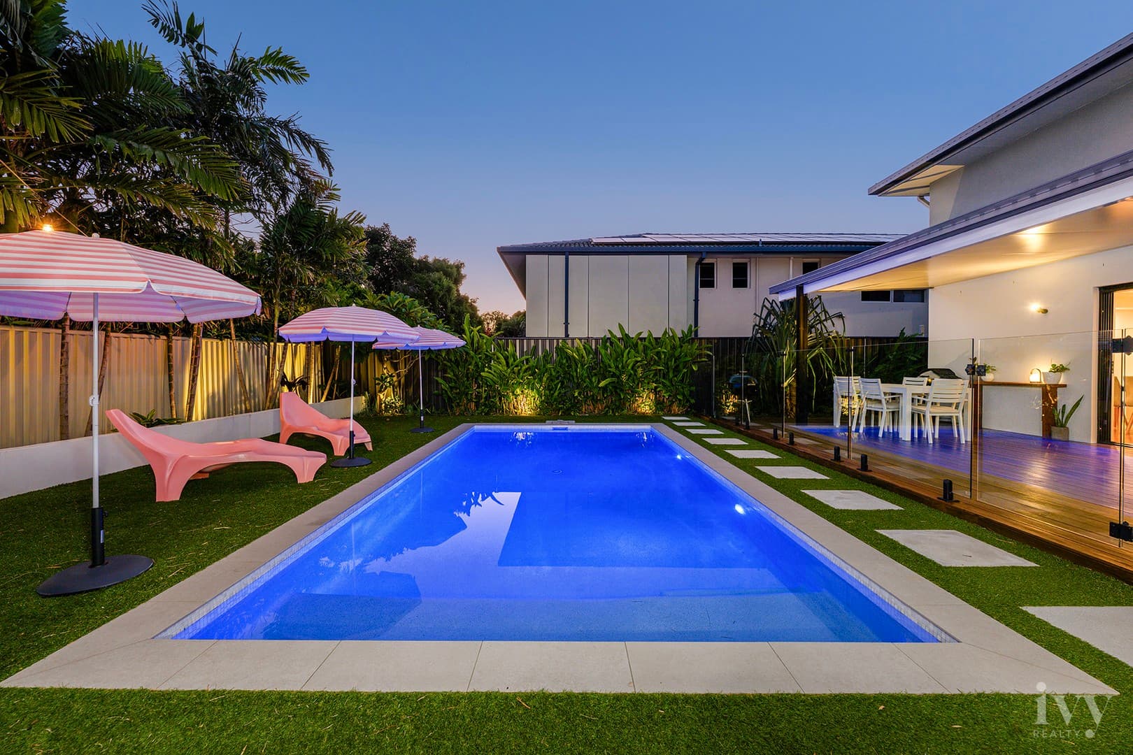 26 Scoter Avenue, Paradise Point - Image 1