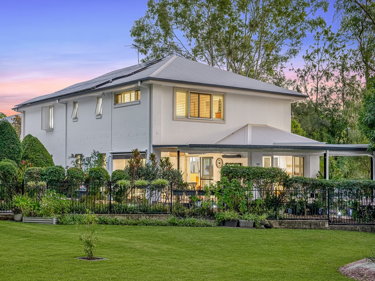 21 Fairway Court, Mount Ommaney - Image 1