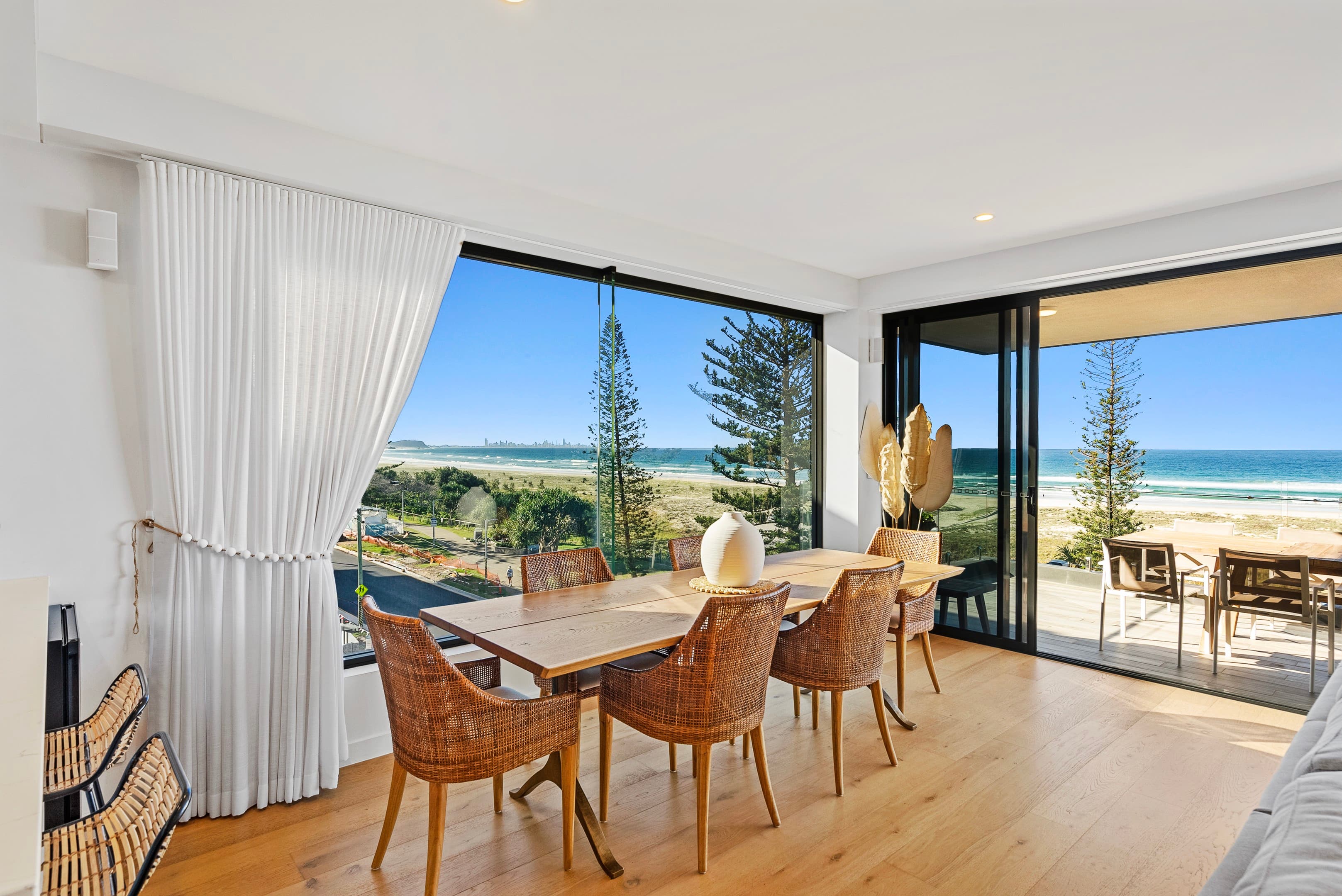 4/96 Pacific Parade, Bilinga - Image 1