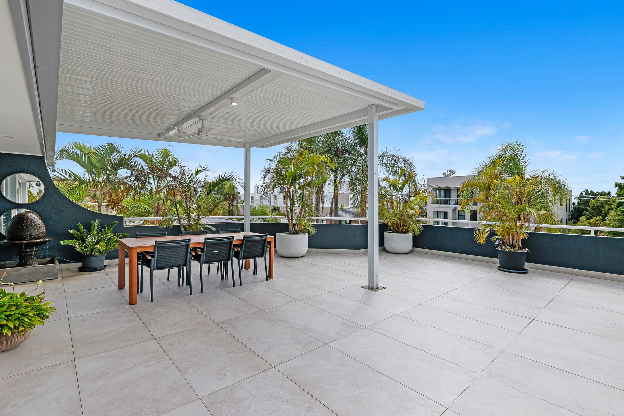 5/8 Madang Crescent, Runaway Bay - Image 1