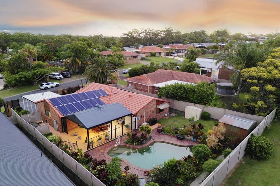 5 Essendon Close, Arundel, Arundel — photo 1 of 5
