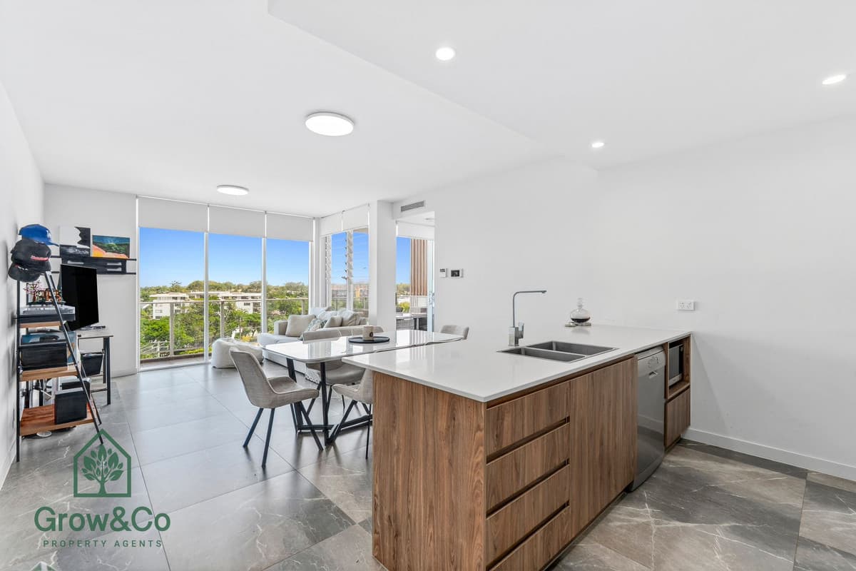 705/8 Meron Street, Southport - Image 1