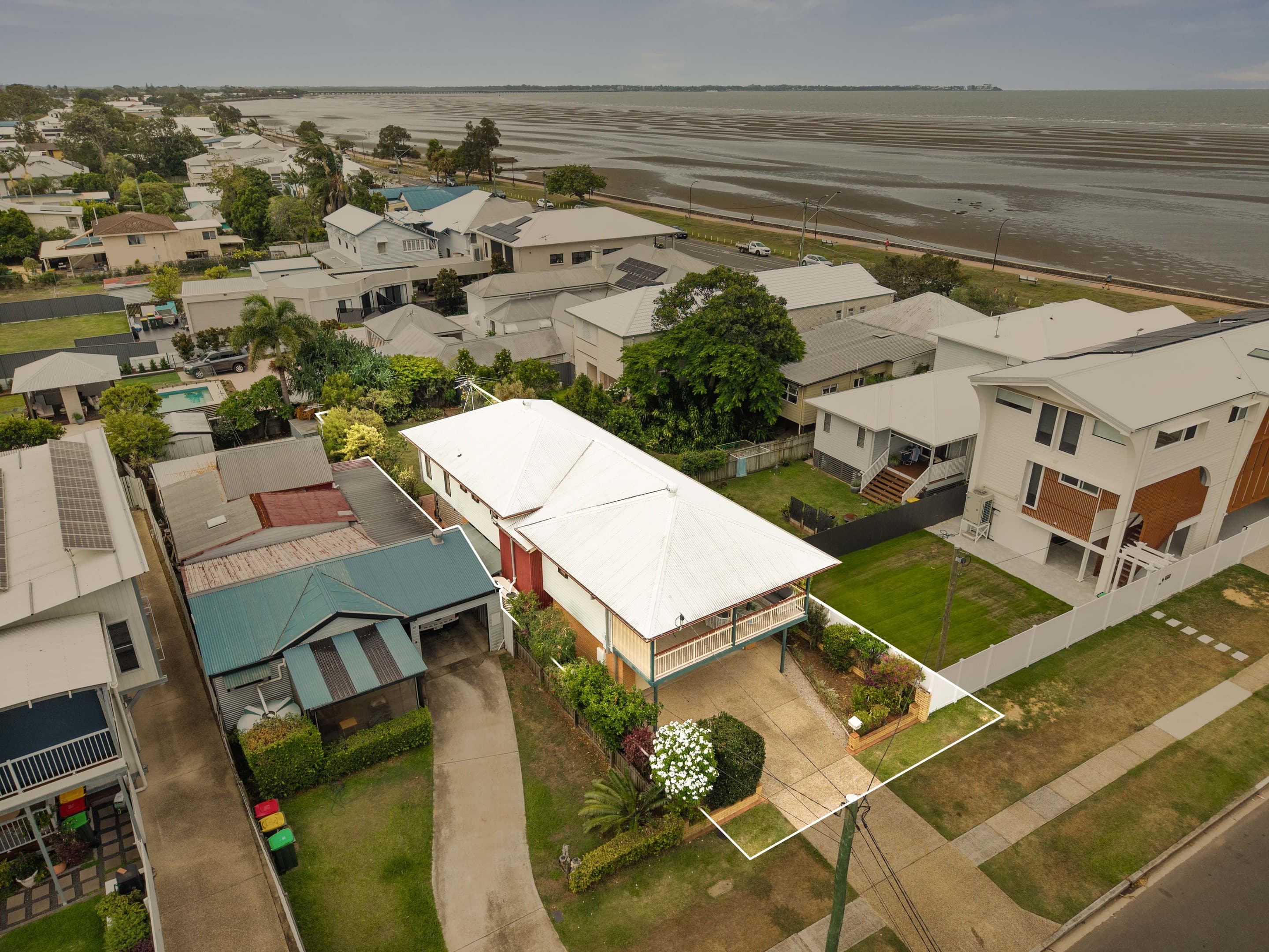 34 Ninth Avenue, Sandgate — photo 1 of 5