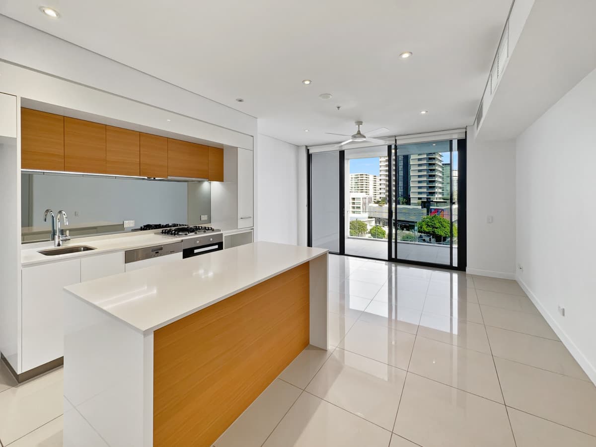 3064/37 Finnegan Street, Hamilton - Image 1