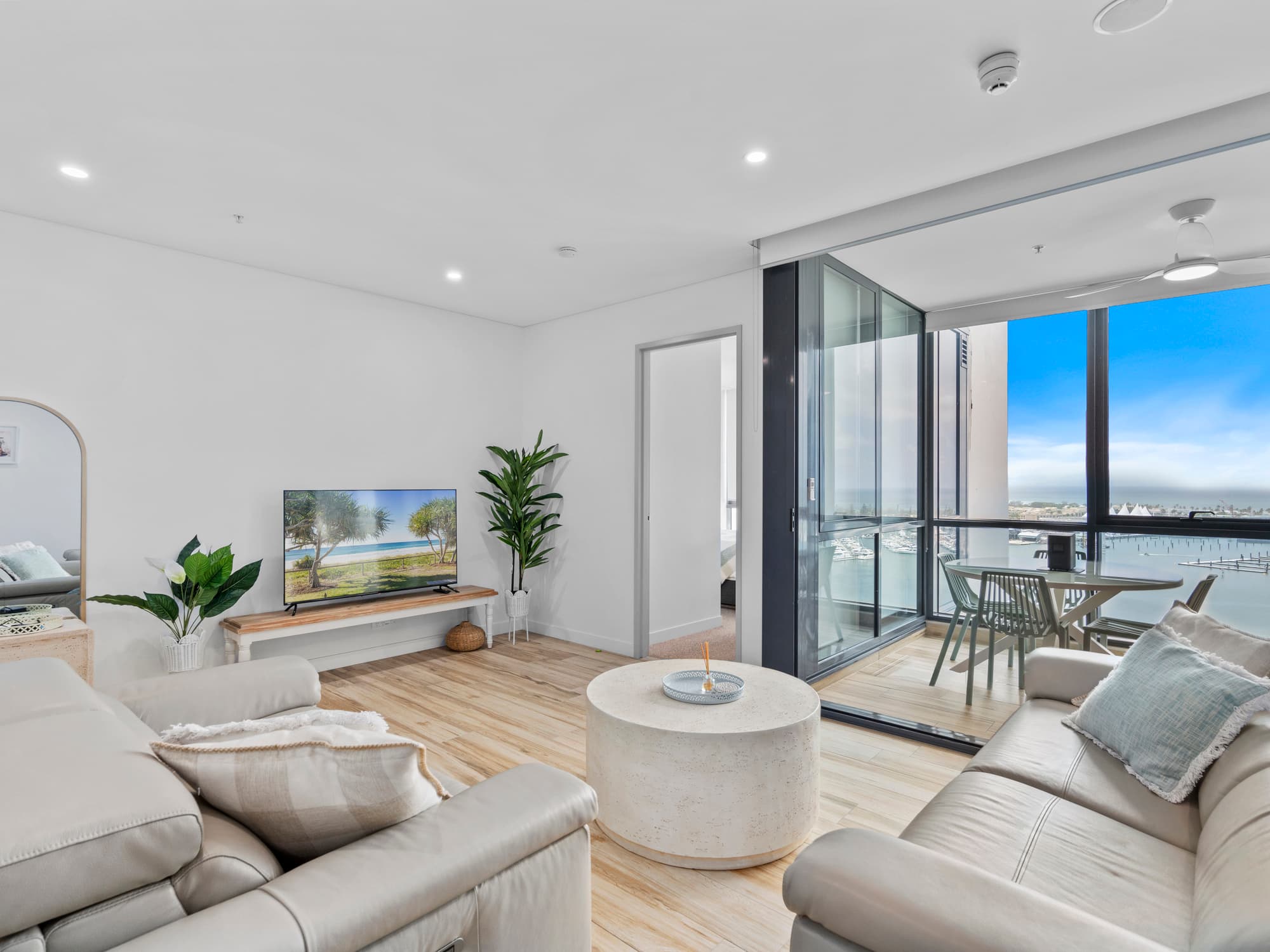 1605/2 Como Crescent, Southport, Southport — photo 1 of 5