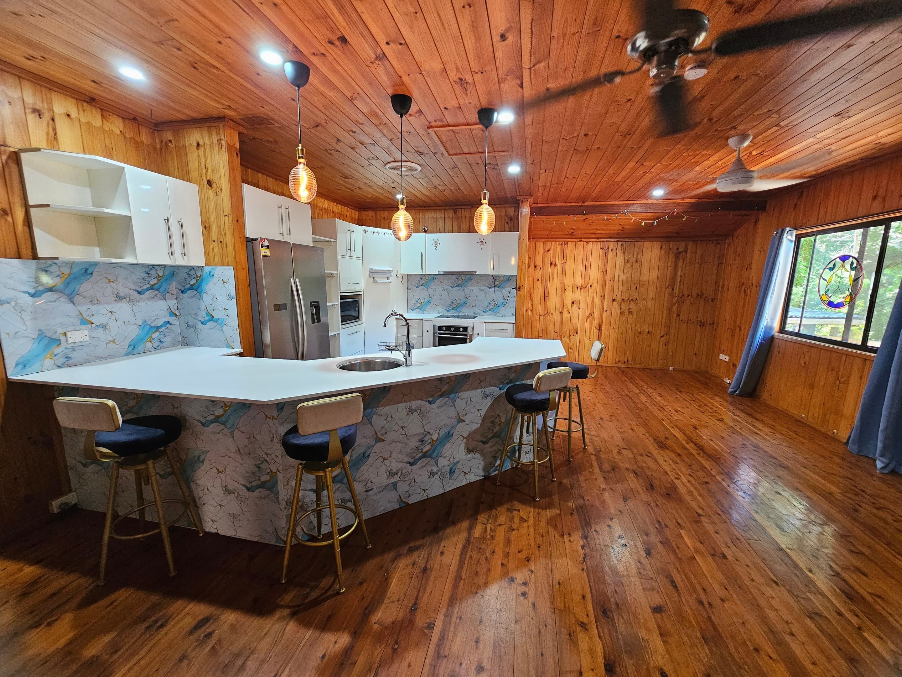 61 Lucas Drive, Lamb Island - Image 1