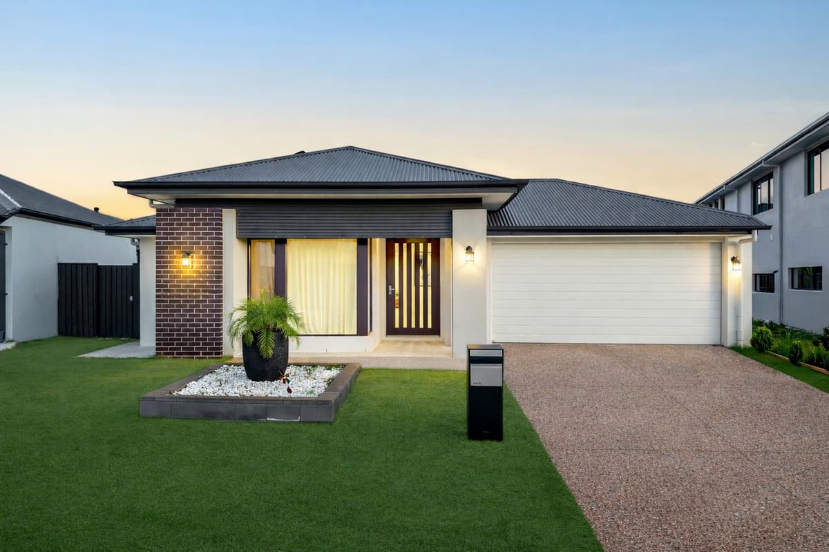 66 Meadow Circuit, Helensvale — photo 1 of 5