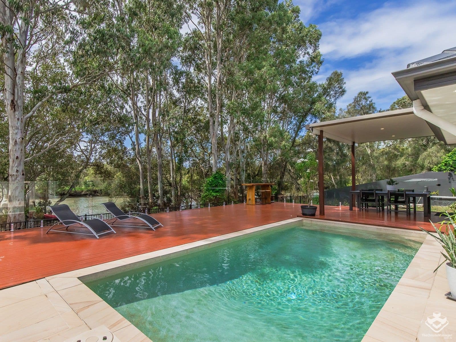16 Waterside Esplanade, Helensvale — photo 1 of 5