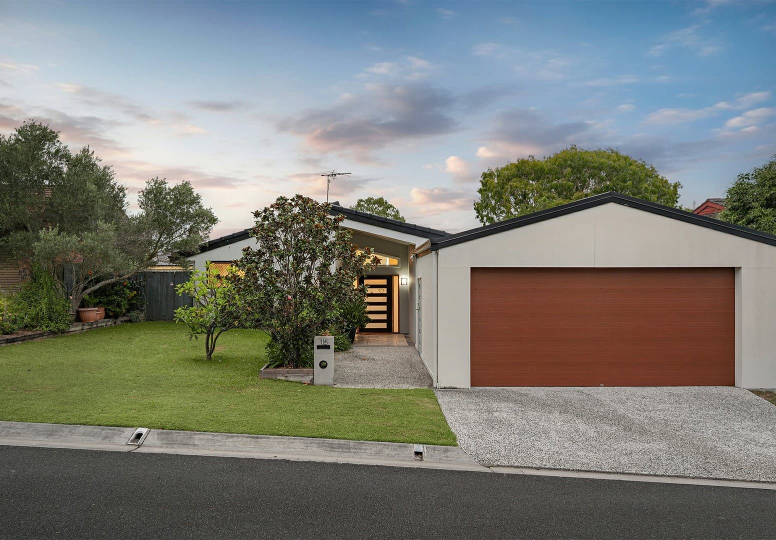15 Panama Street, Wishart — photo 1 of 5