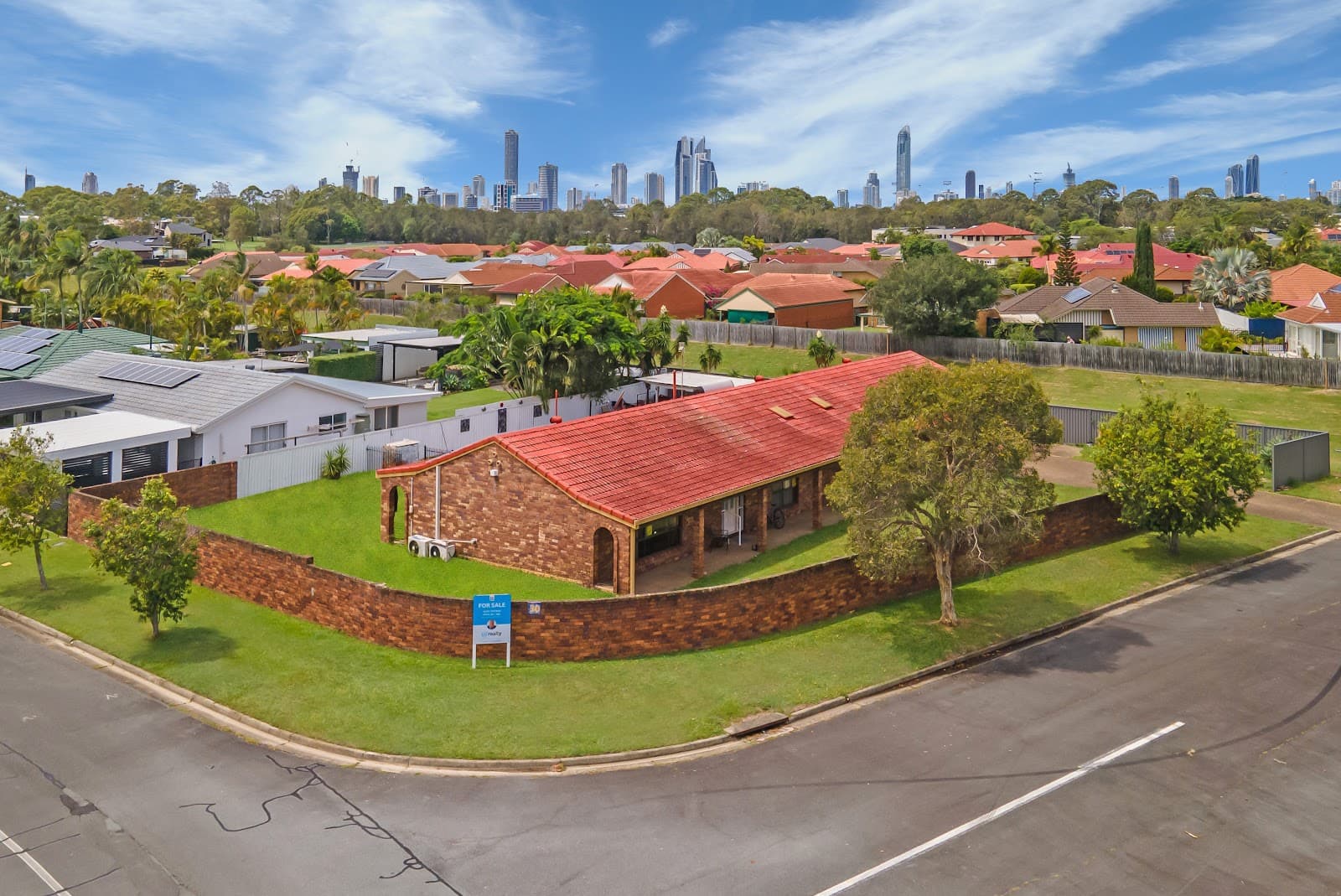 30 Collins Crescent, Benowa - Image 1