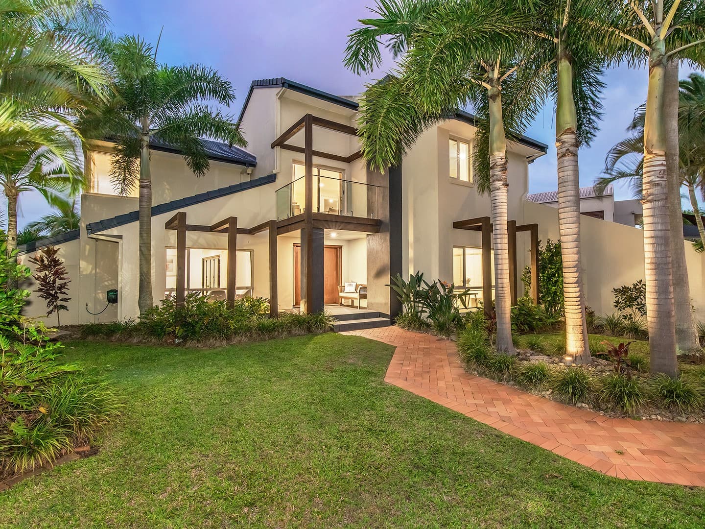 10 San Simeon Drive, Clear Island Waters - Image 1