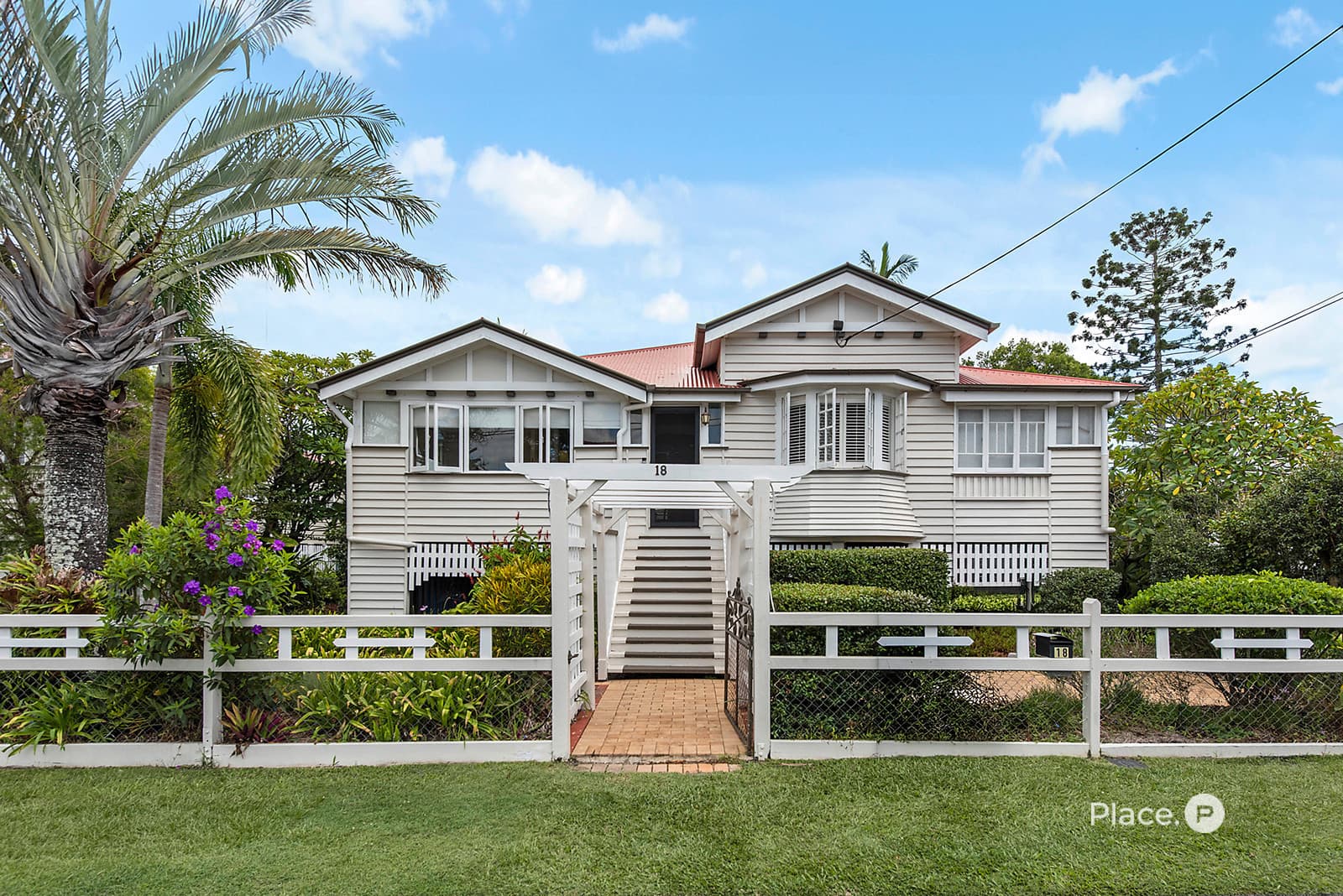 18 Gibson Crescent, Holland Park, Holland Park — photo 1 of 5