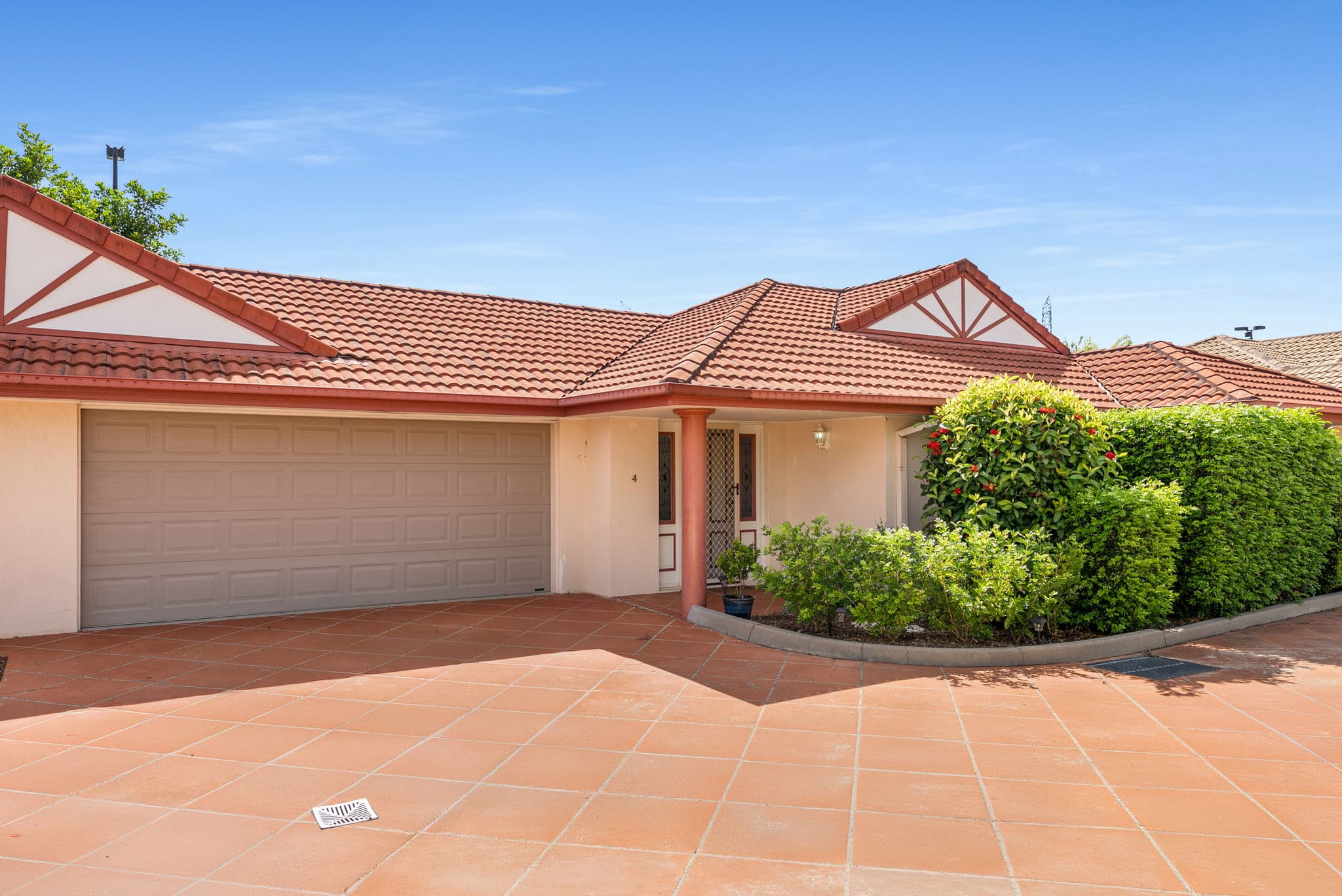 4/12 Angel Street, Eight Mile Plains — photo 1 of 5