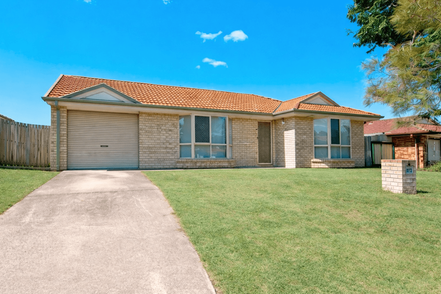 15 Robert South Drive, Crestmead - Image 1