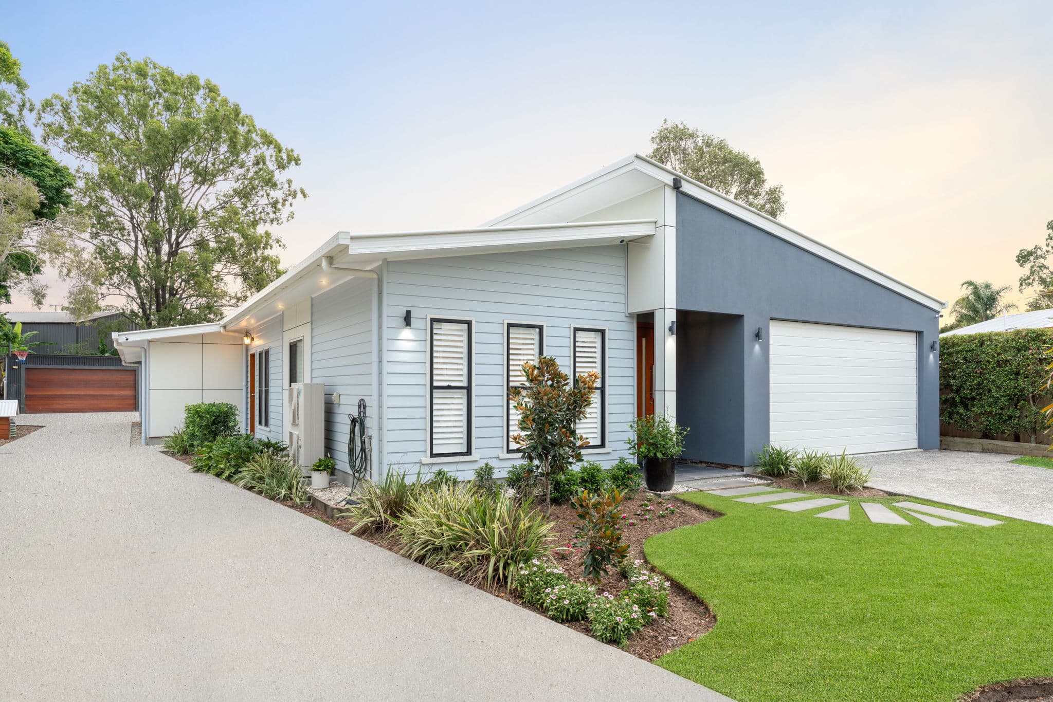 42 Strathallen Drive, Boronia Heights — photo 1 of 5