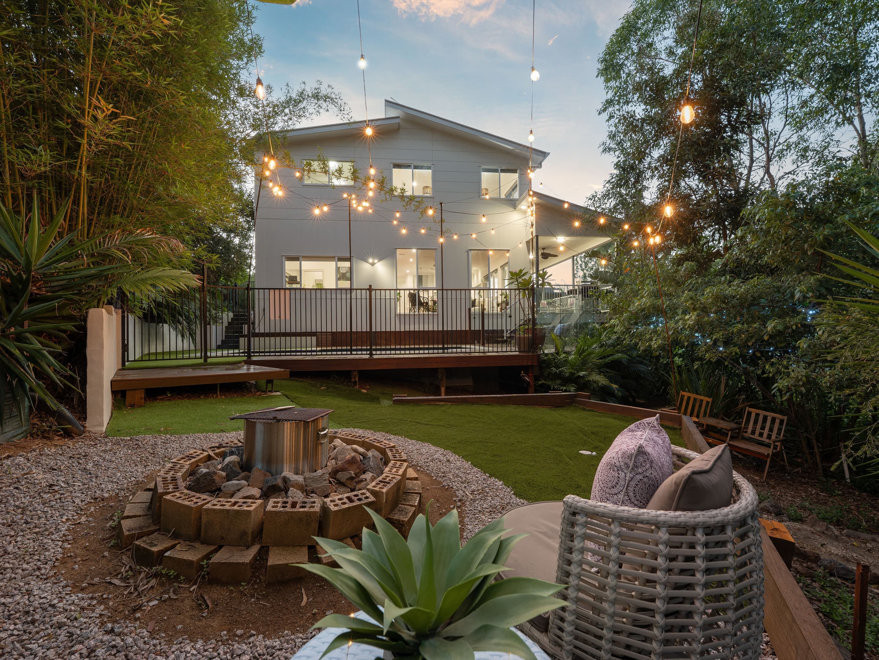 4 Albatross Street, Upper Kedron — photo 1 of 5