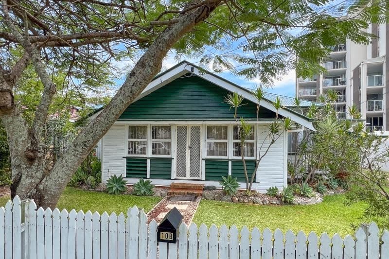 10B Dix Street, Redcliffe - Image 1