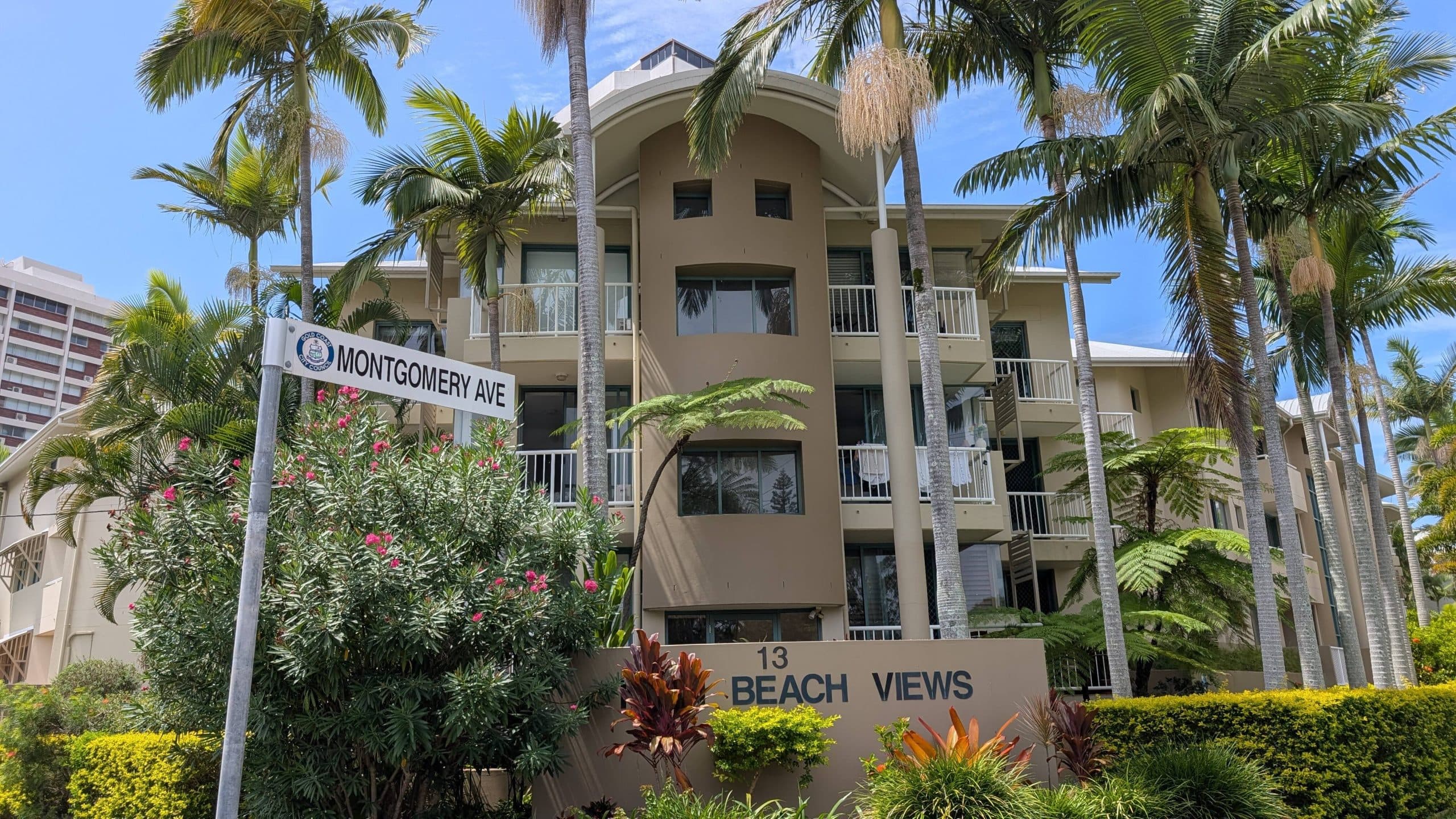 22/13 Montgomery Avenue, Main Beach - Image 1