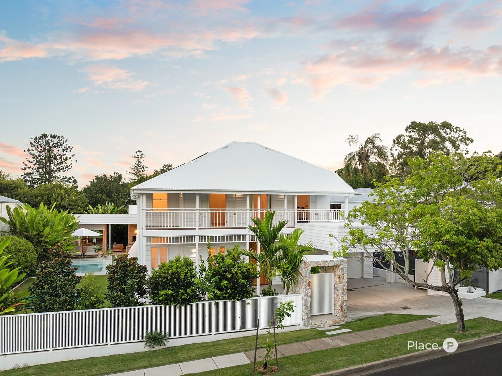 18 Ellesmere Street, Yeronga, Yeronga — photo 1 of 5