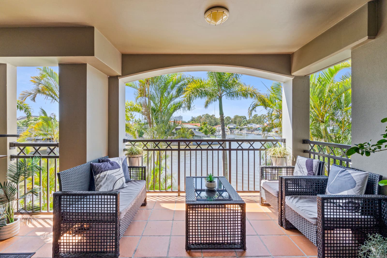 19/82-86 Limetree Parade, Runaway Bay - Image 1