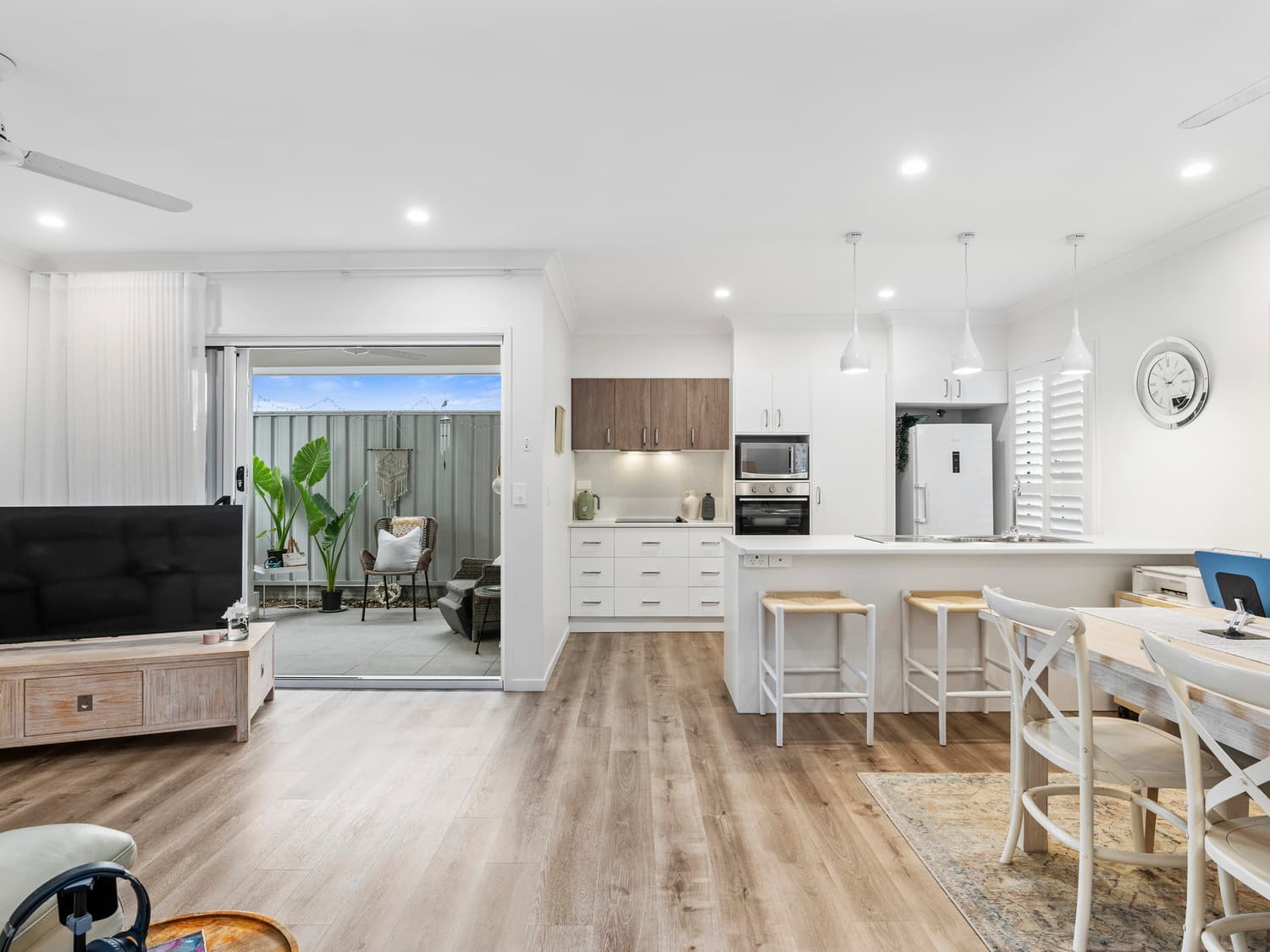 240/2 Koplick Road, Chambers Flat