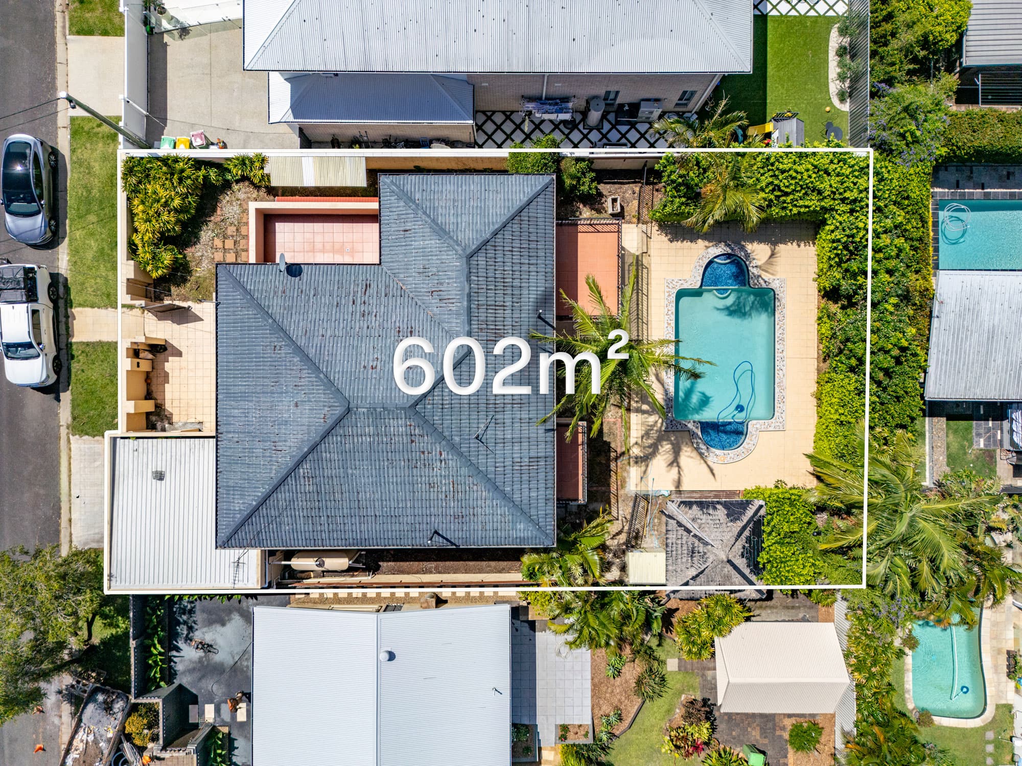 12 Raymond Avenue, Bundall — photo 1 of 5