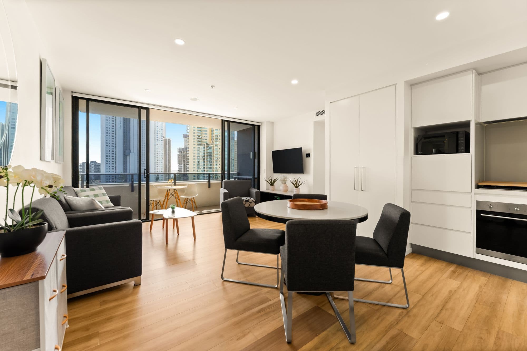1107/9 Norfolk Avenue, Surfers Paradise, Surfers Paradise — photo 1 of 5
