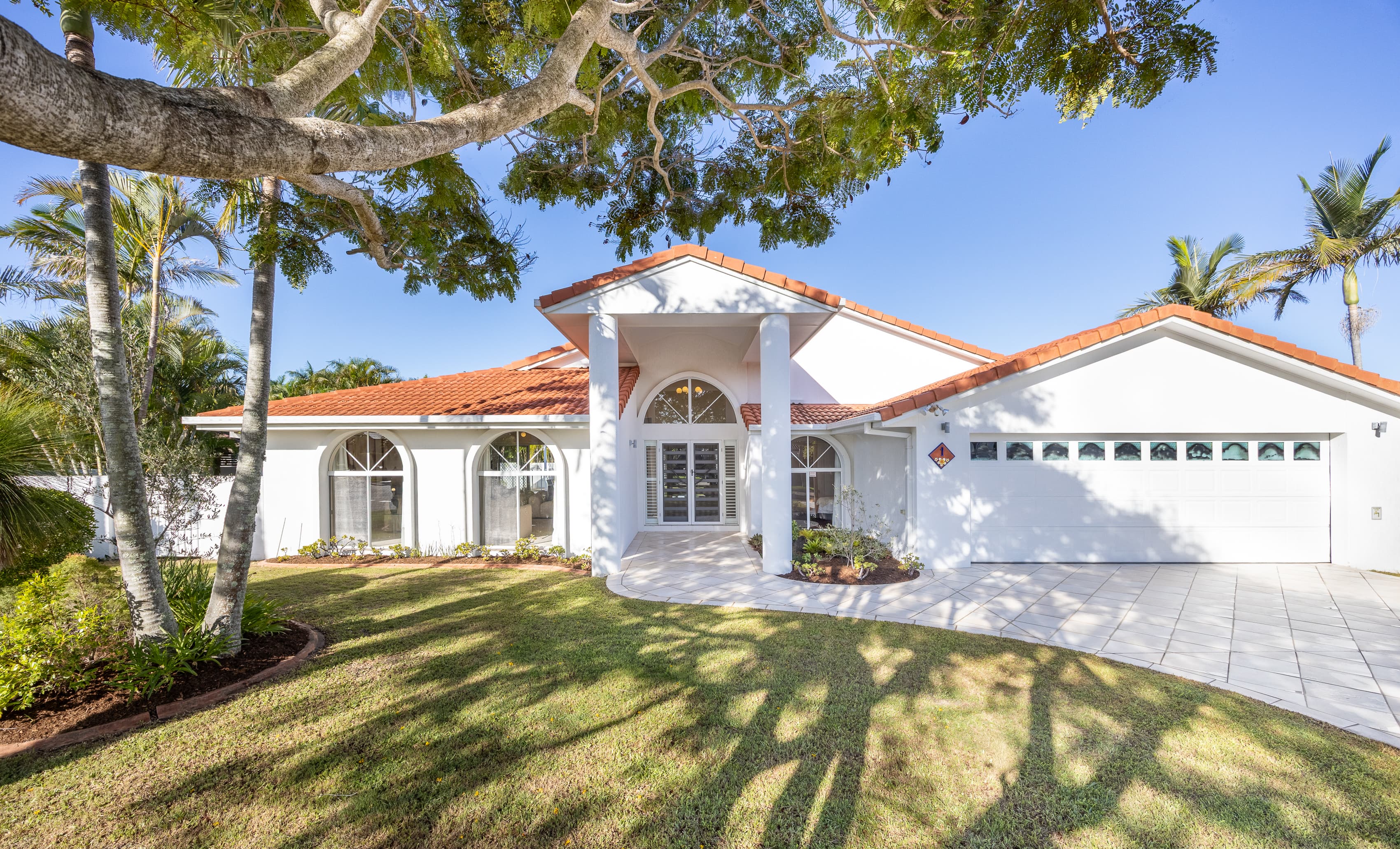 1 Julatten Drive, Robina, Robina — photo 1 of 5