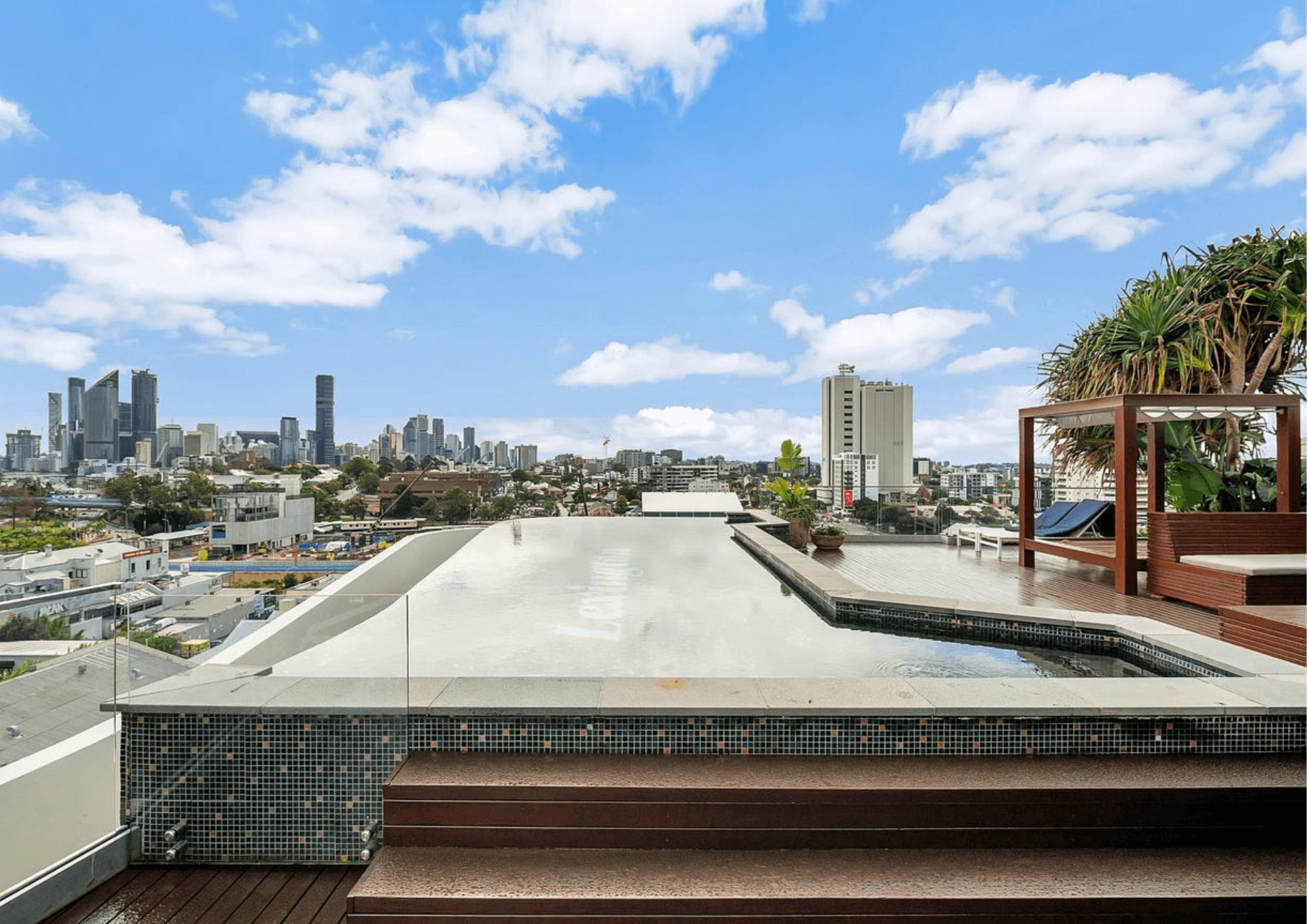 807/18 Hubert Street, Woolloongabba — photo 1 of 5