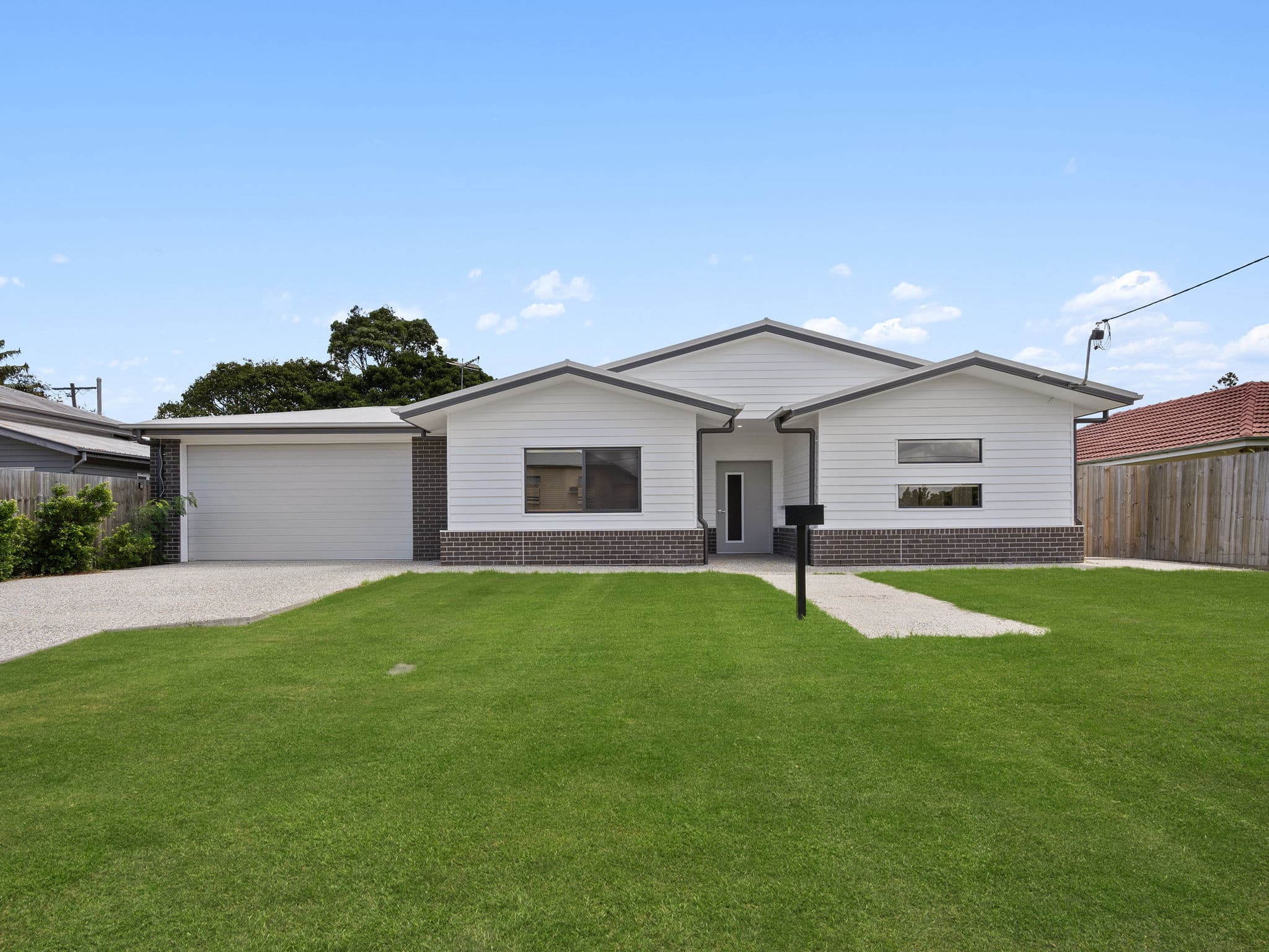 13 Elliott Street, Silkstone, Silkstone — photo 1 of 5