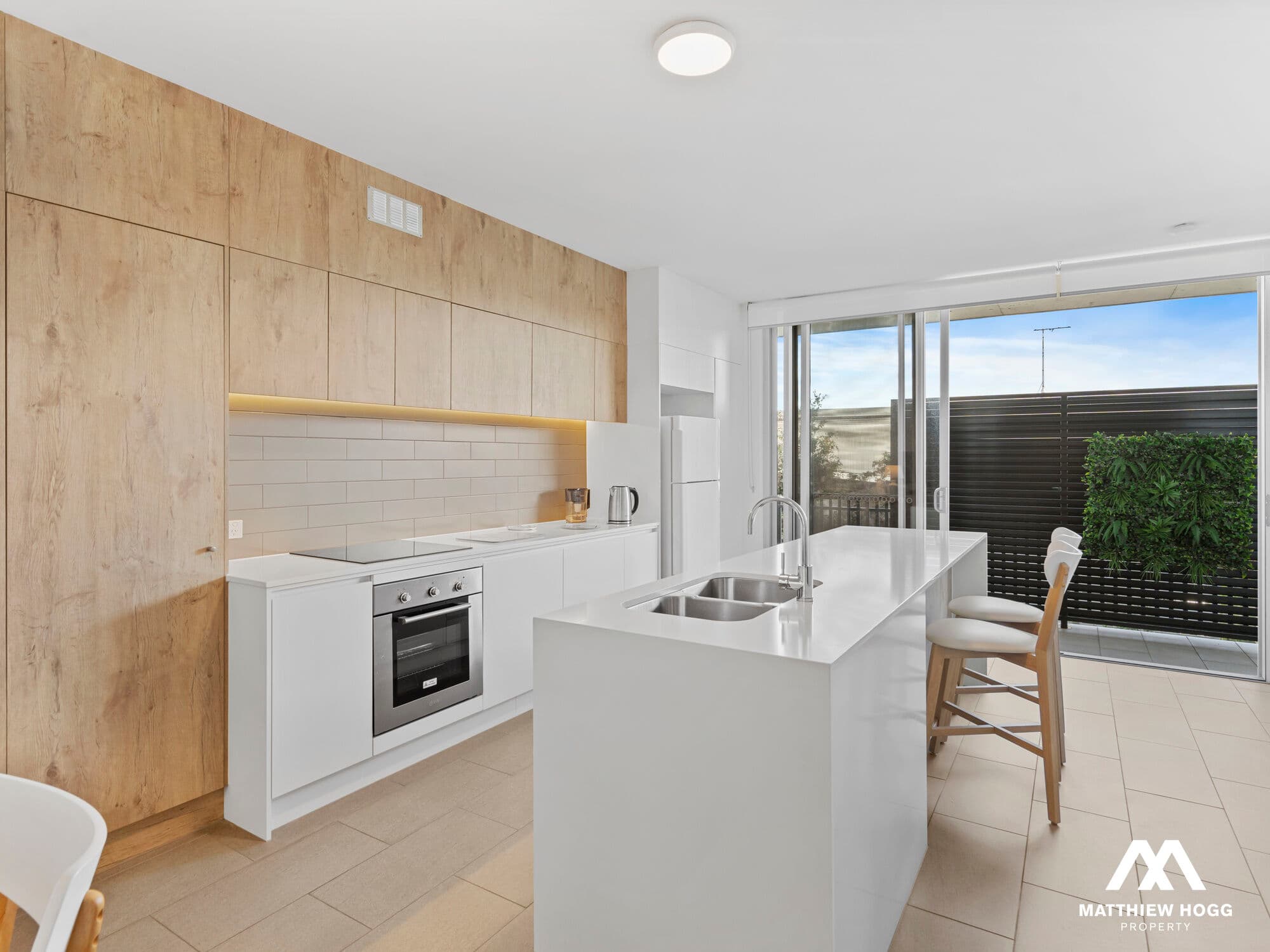 203/32 Glenora Street, Wynnum - Image 1