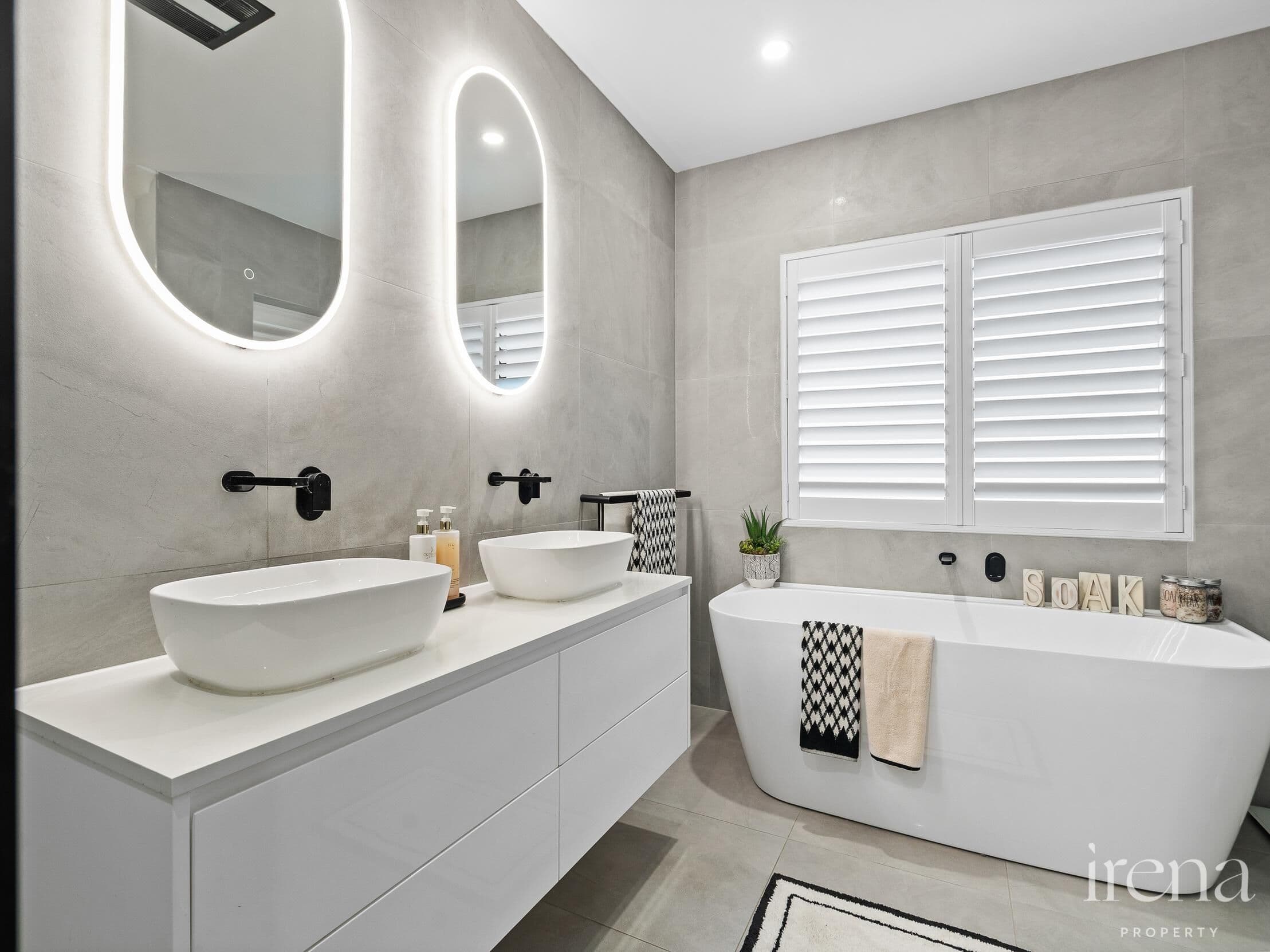 31-33 Oakview Circuit, Brookwater - Image 1