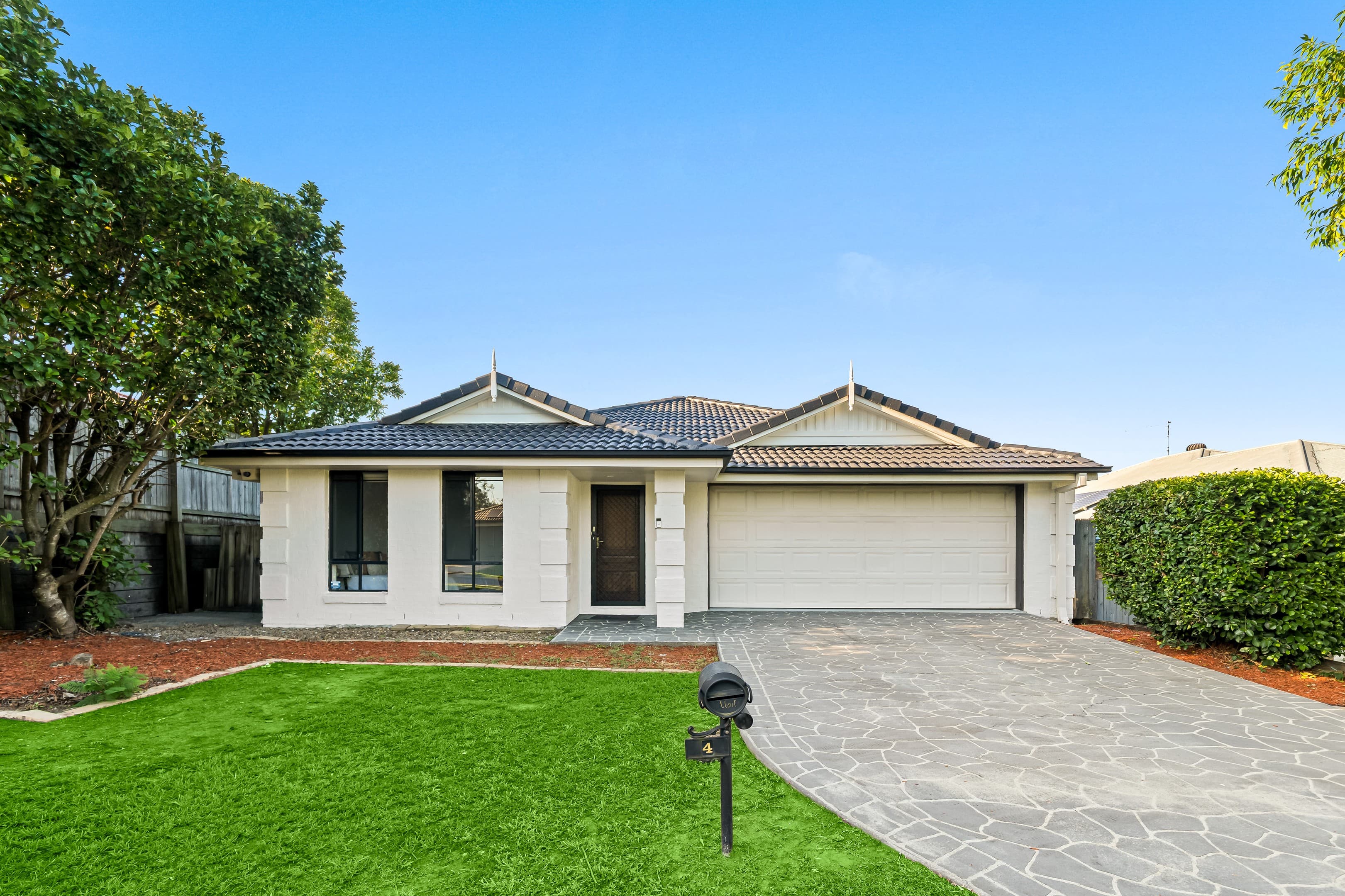 4 Piccadilly Place, Forest Lake - Image 1