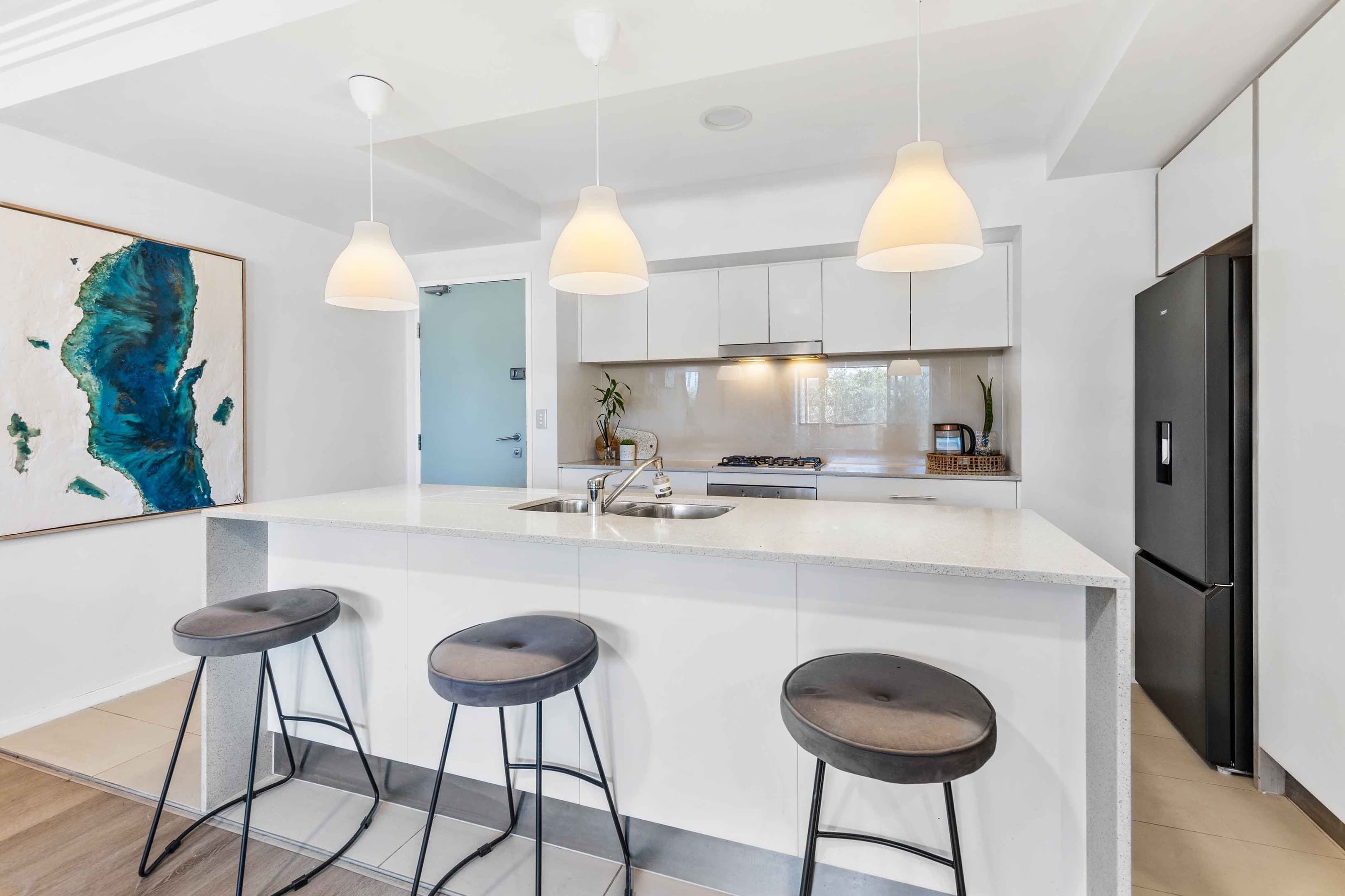 14/53 Darrambal Street, Surfers Paradise - Image 1