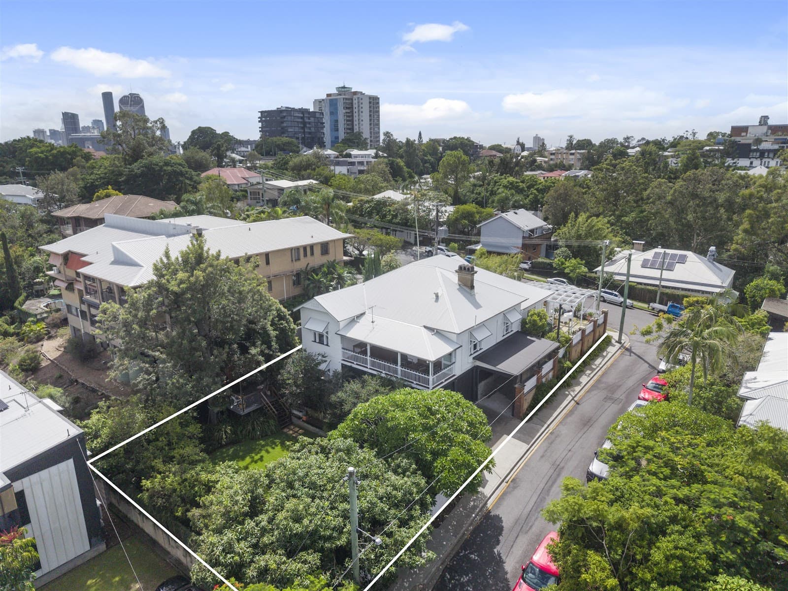 21 Dauphin Terrace, Highgate Hill - Image 1