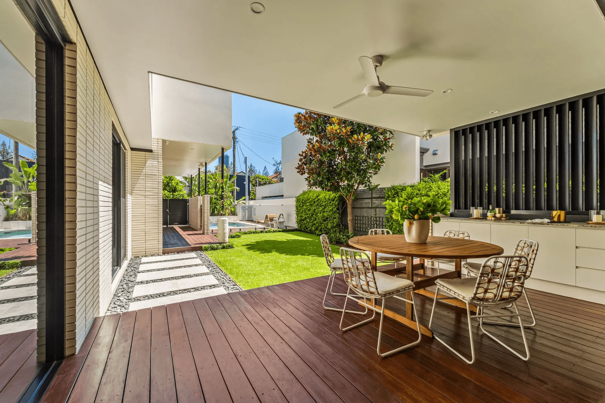 32 Francis Street, Mermaid Beach — photo 1 of 5